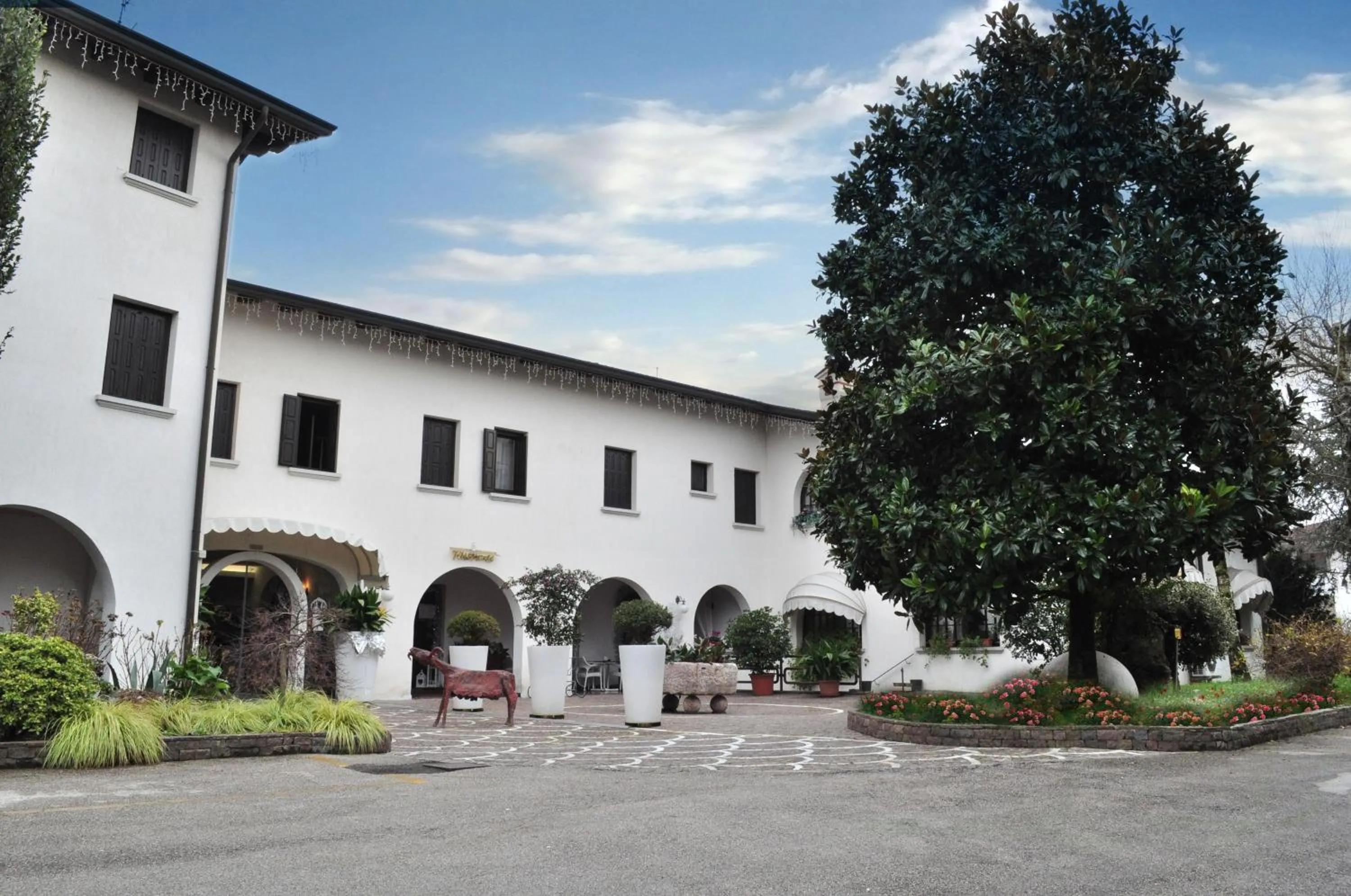 Property building in Hotel Prata Verde