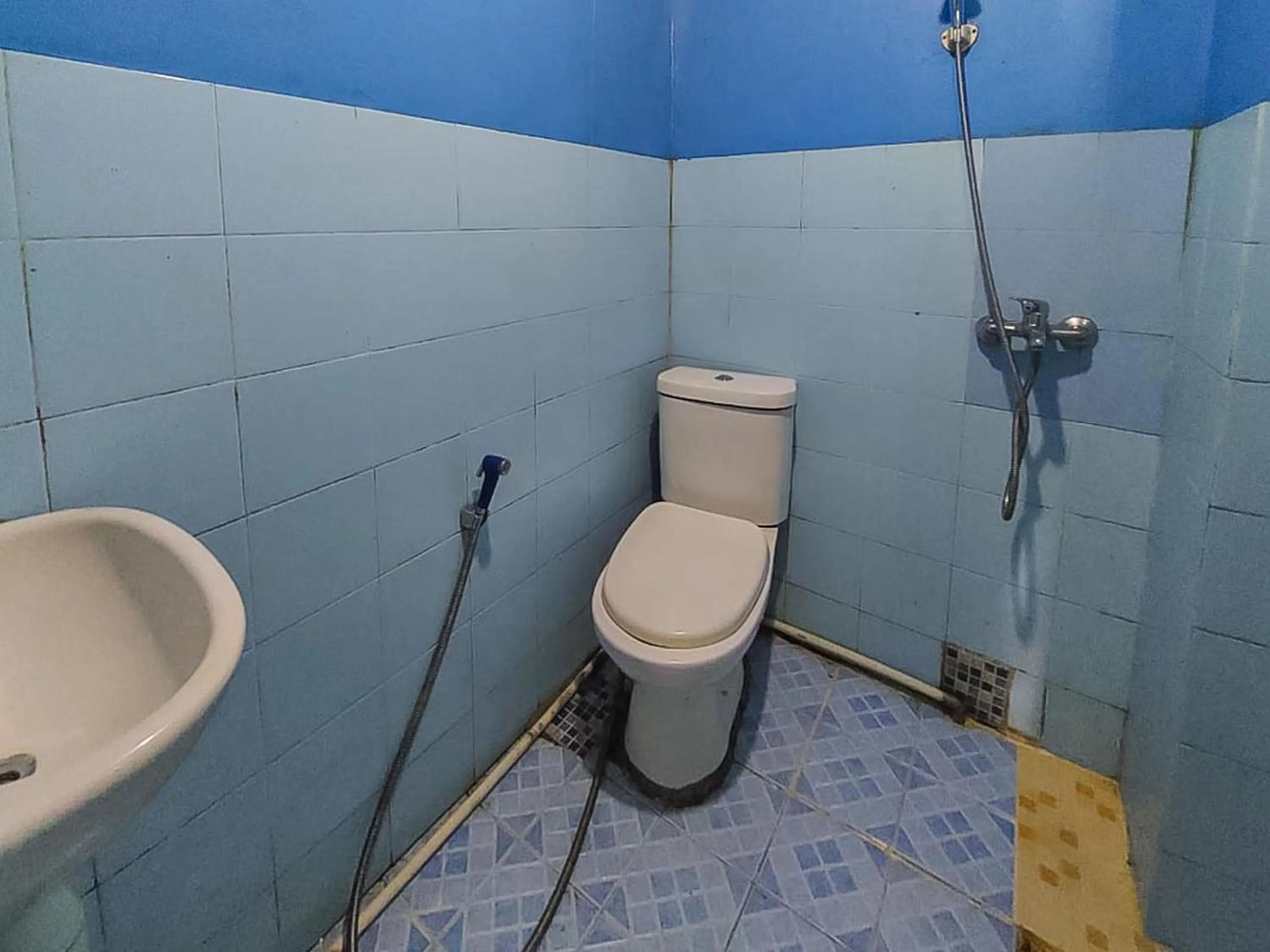 Bathroom in RedDoorz at Tanjung Selor Bulungan