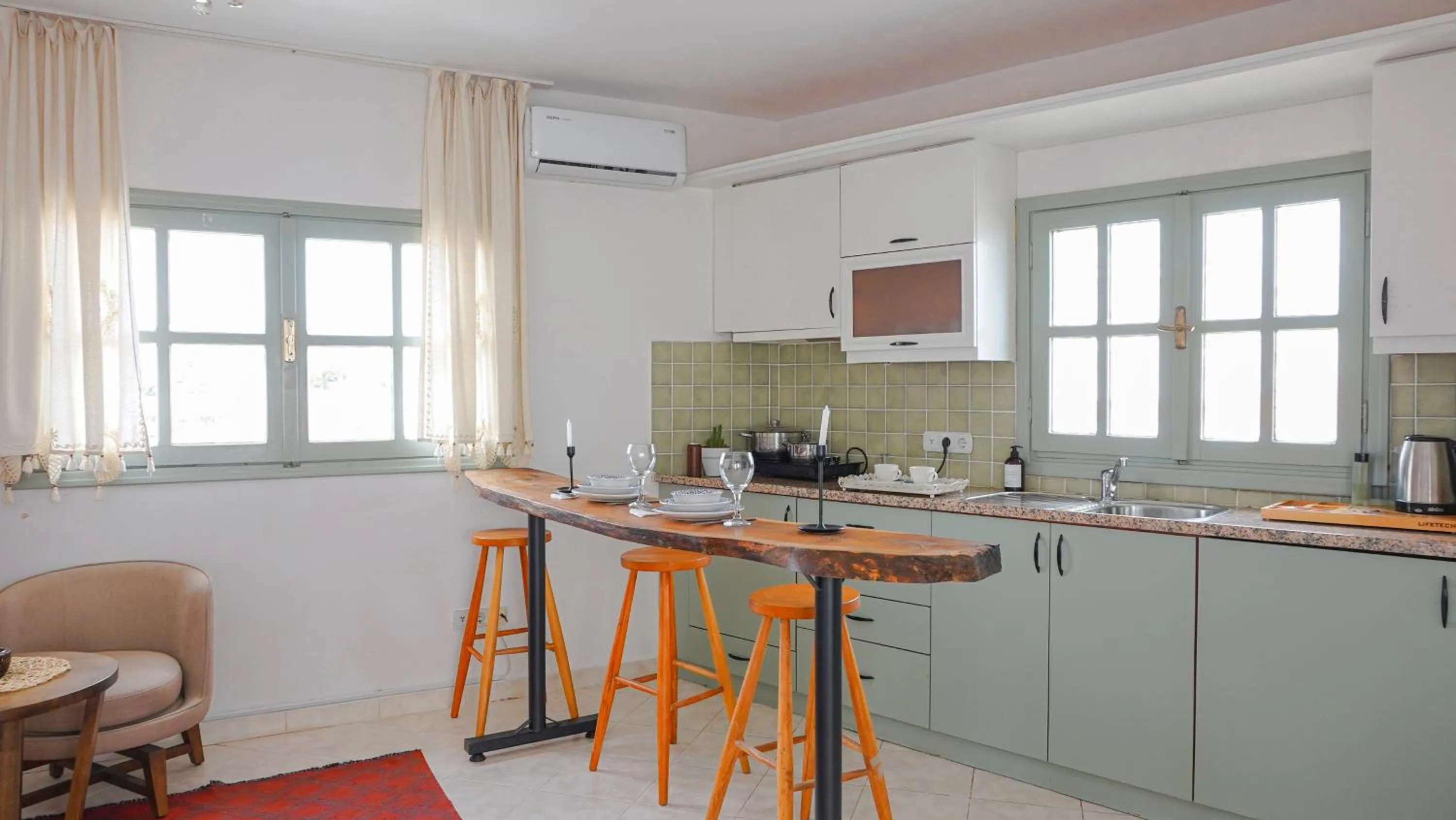 Kitchen or kitchenette in Cumbalıca Beach Hotel