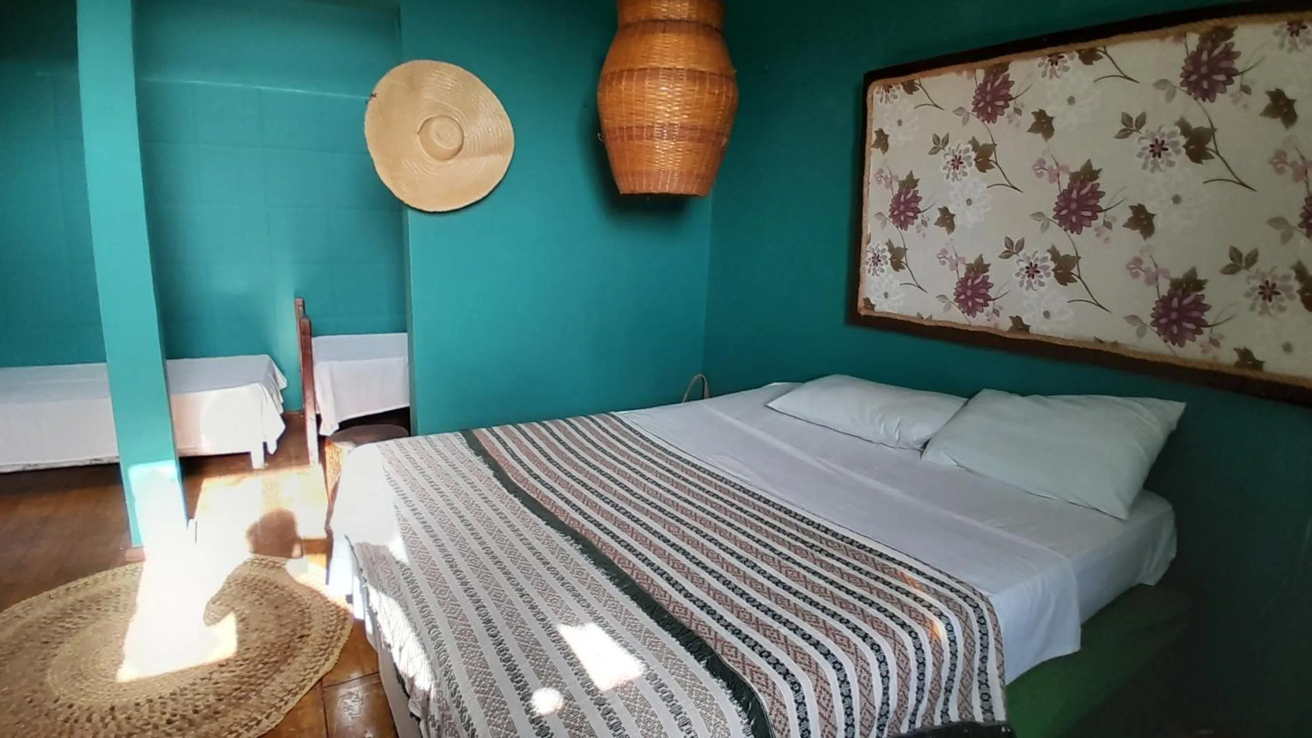 Shower, Bed in Americo Pousada e Hostel