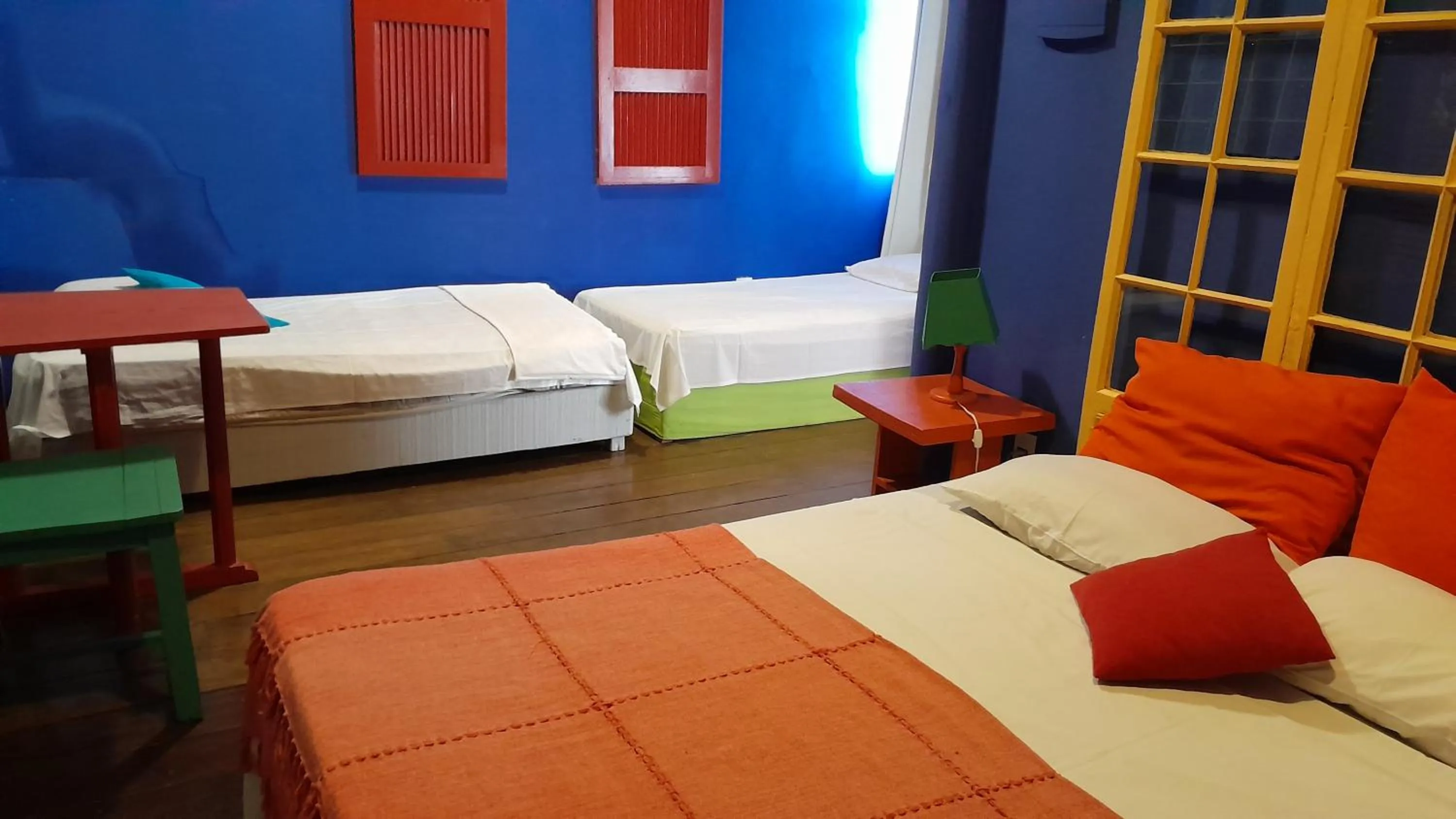 Shower, Bed in Americo Pousada e Hostel