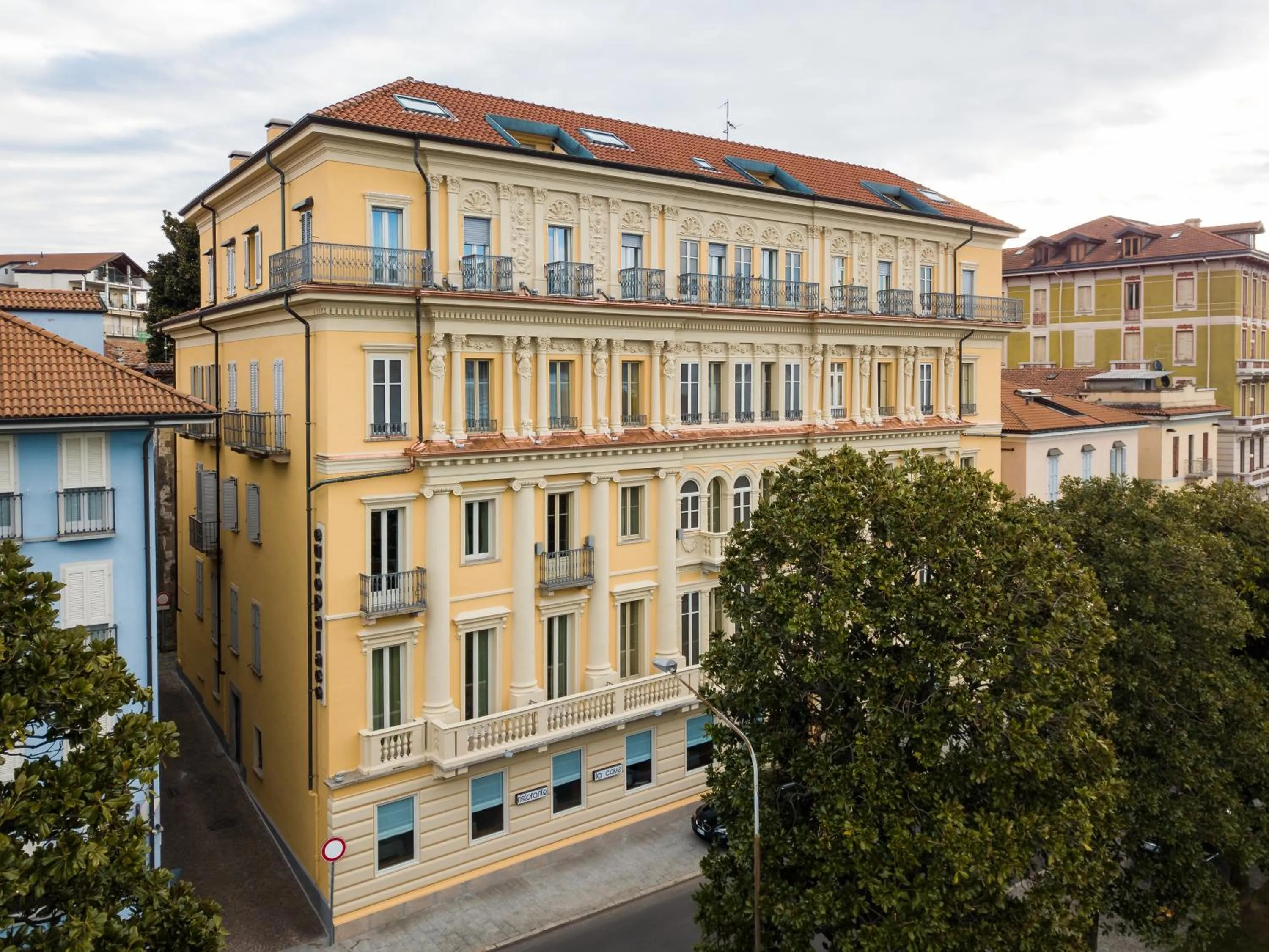 Facade/entrance in Europalace Hotel