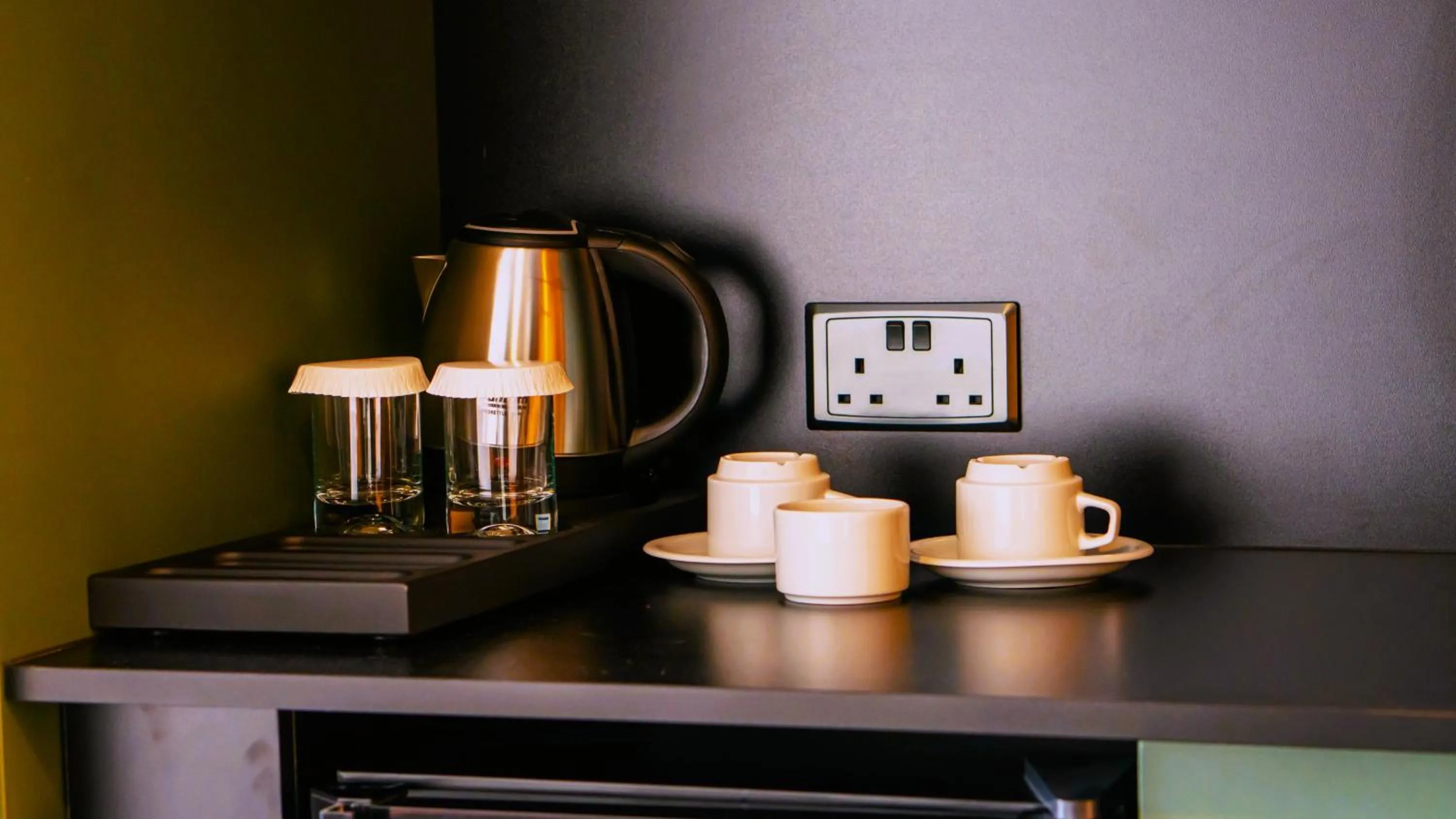 Coffee/tea facilities in Crown Salamis Hotel