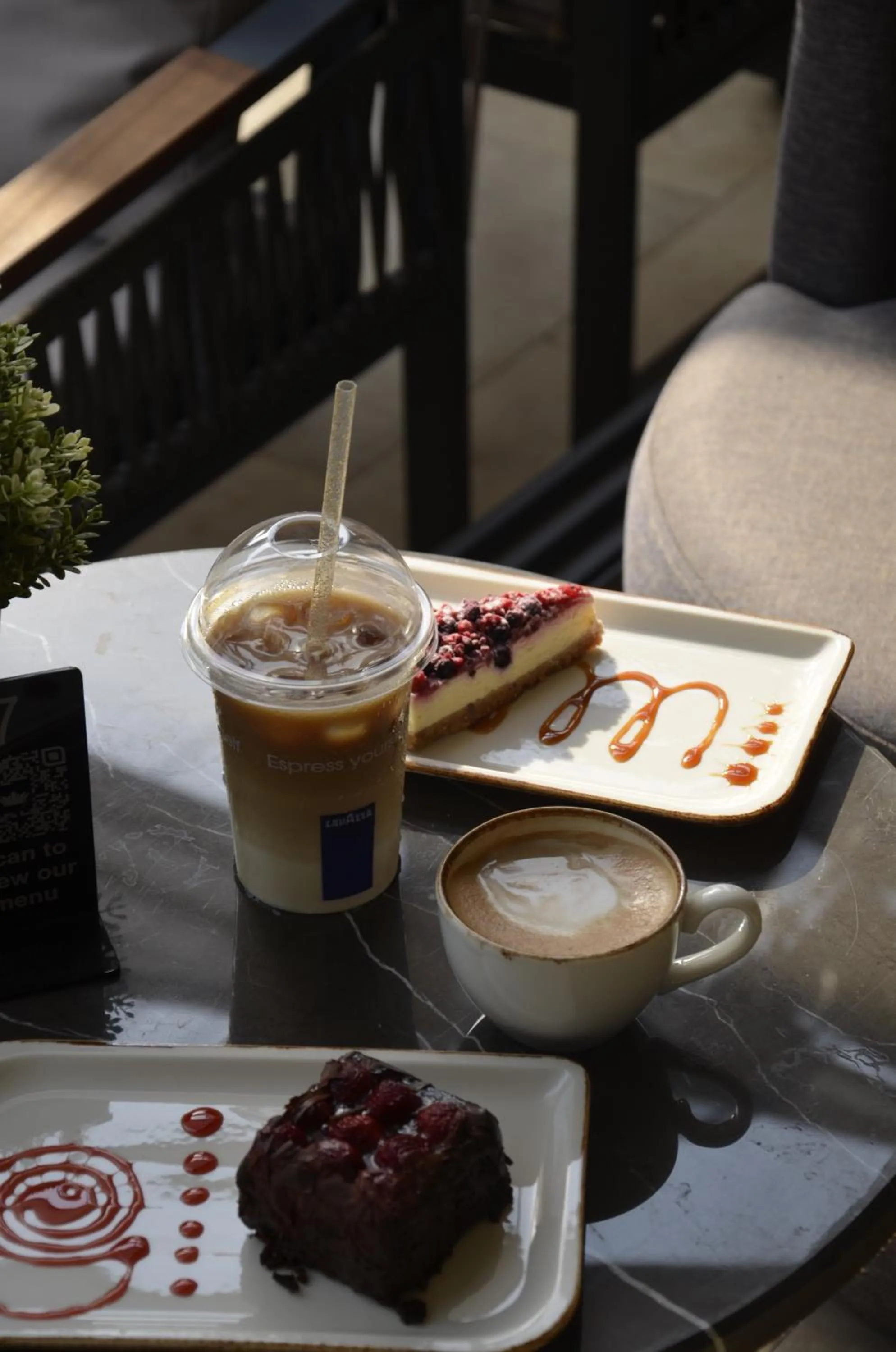 Restaurant/places to eat in Crown Salamis Hotel