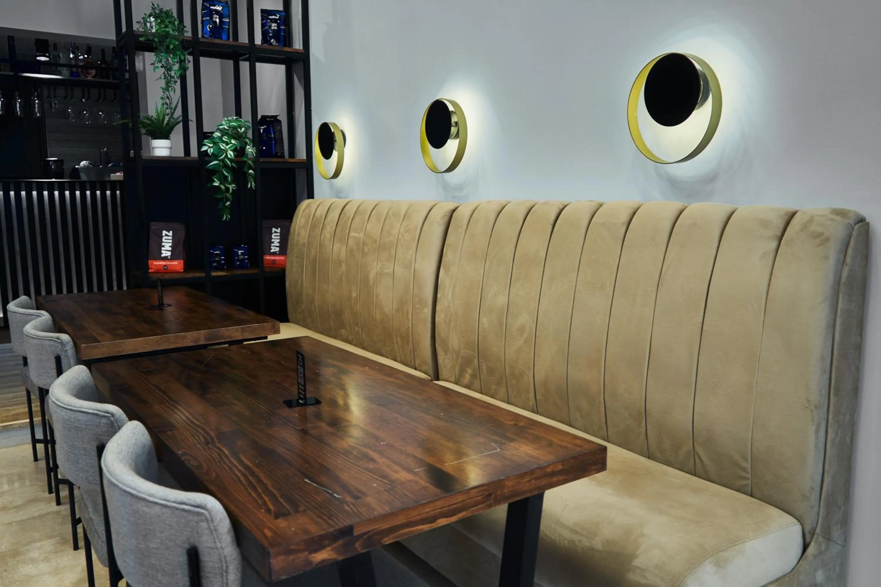 Restaurant/places to eat in Crown Salamis Hotel