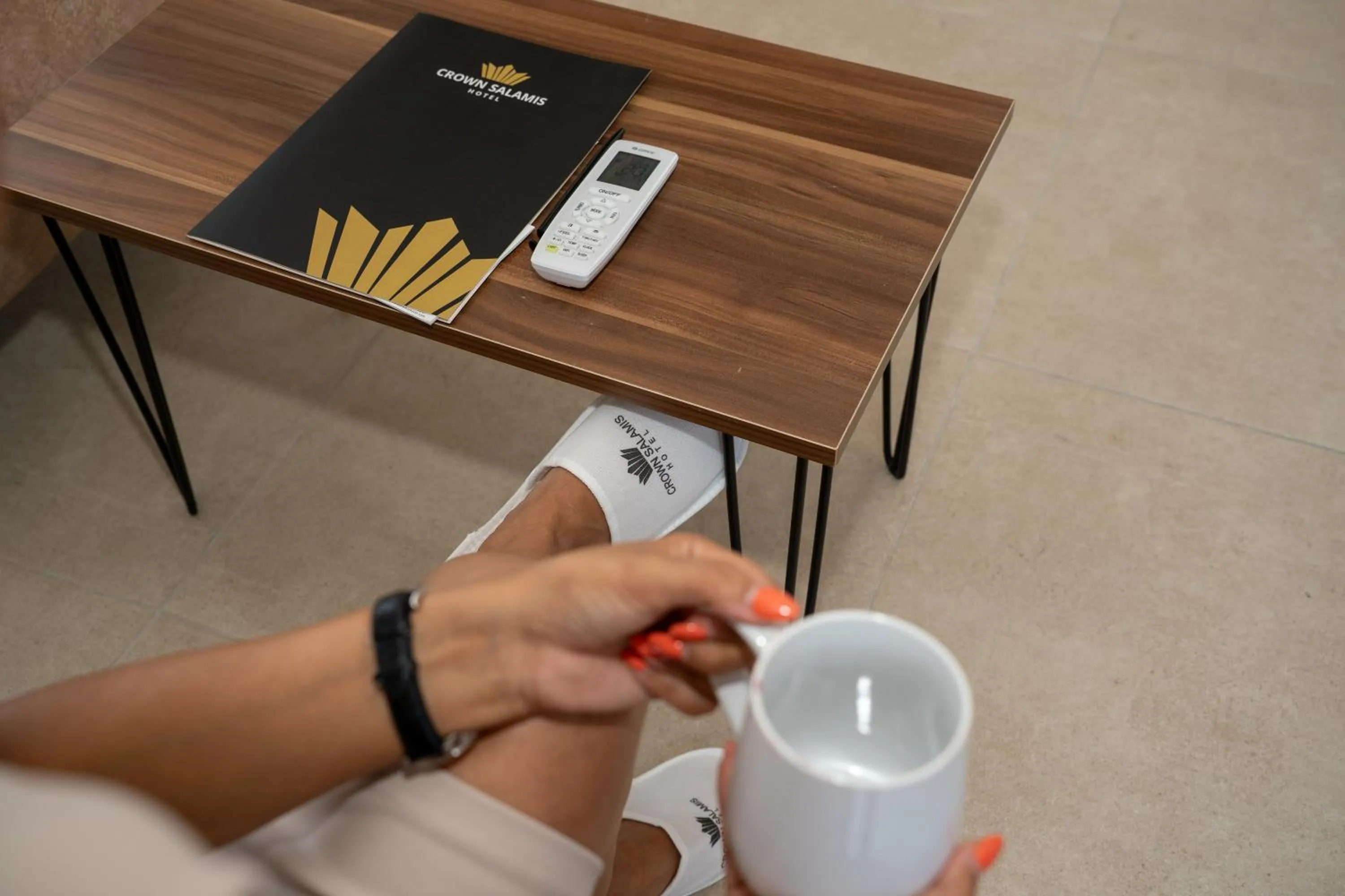 Coffee/tea facilities in Crown Salamis Hotel