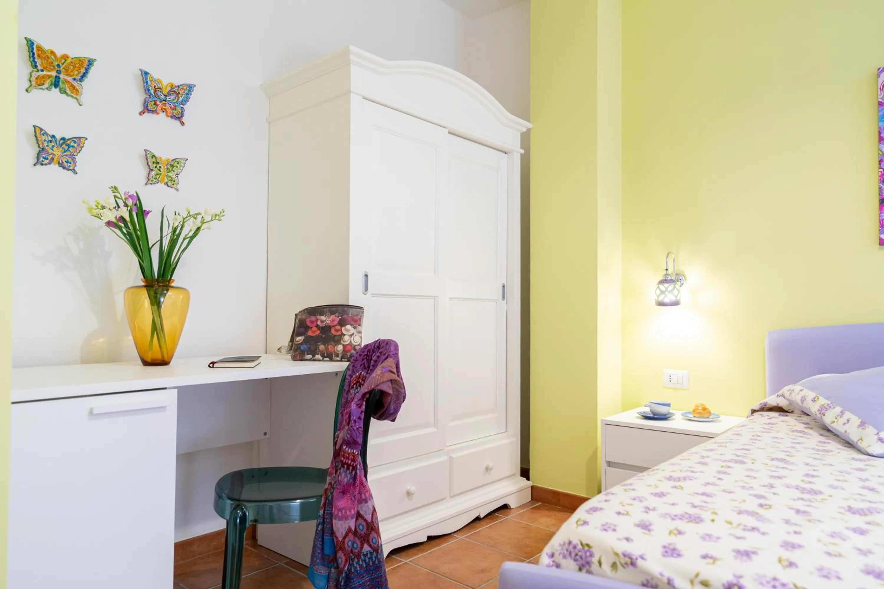 Decorative detail, Bed in Almaré B&B