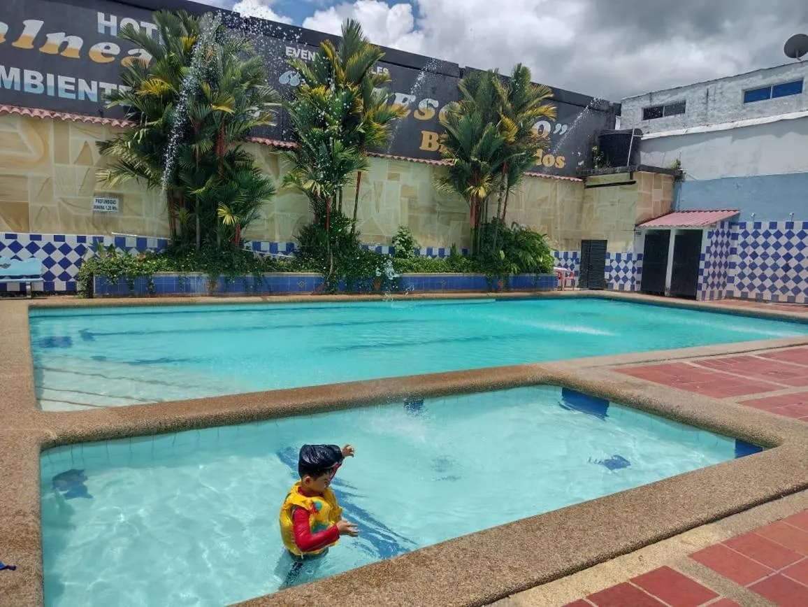 Swimming pool in Hotel Descanso Inn Villavicencio