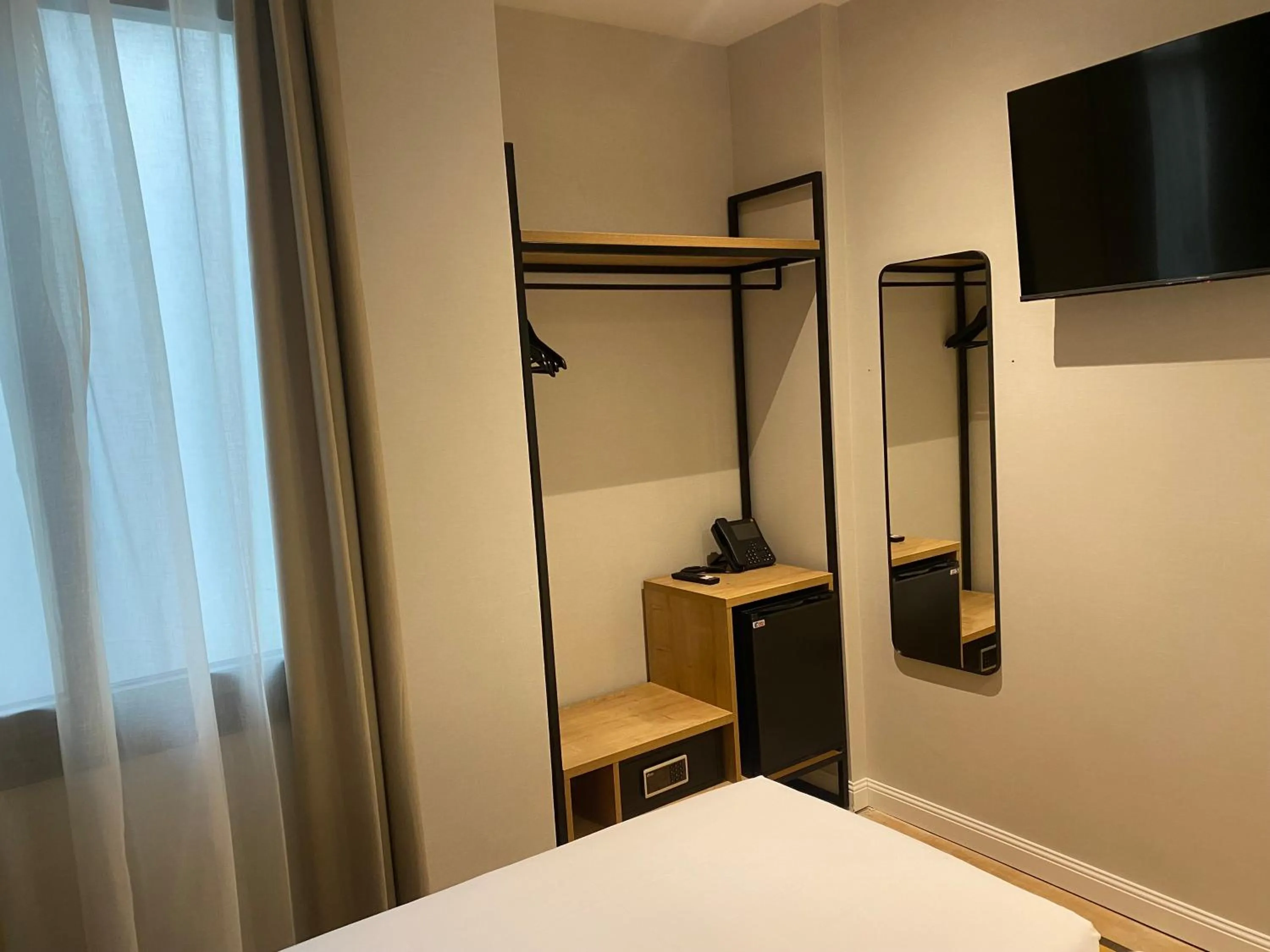 hair dresser, Bed in Fontanella By BCN URBAN Rooms