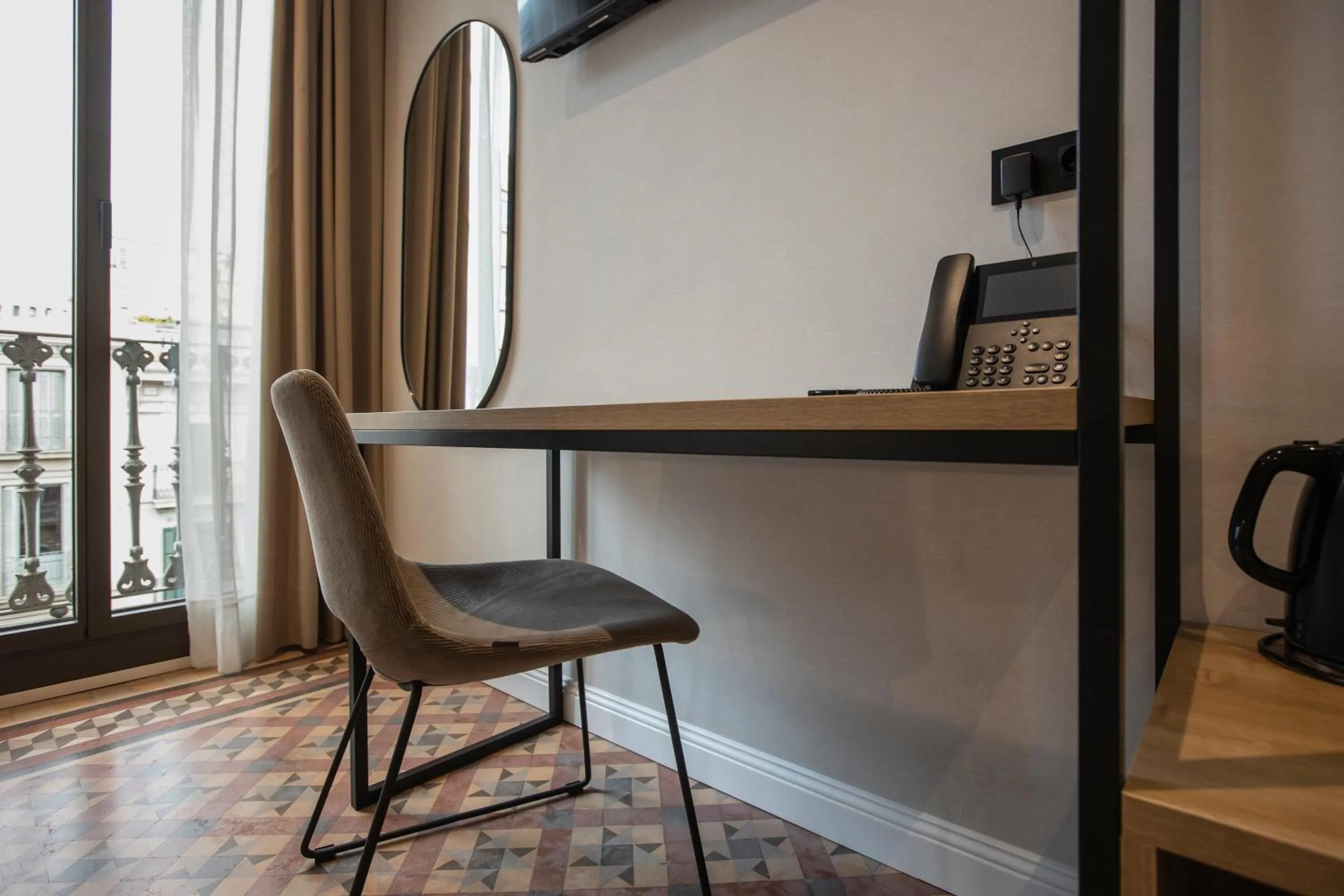 hair dresser in Fontanella By BCN URBAN Rooms