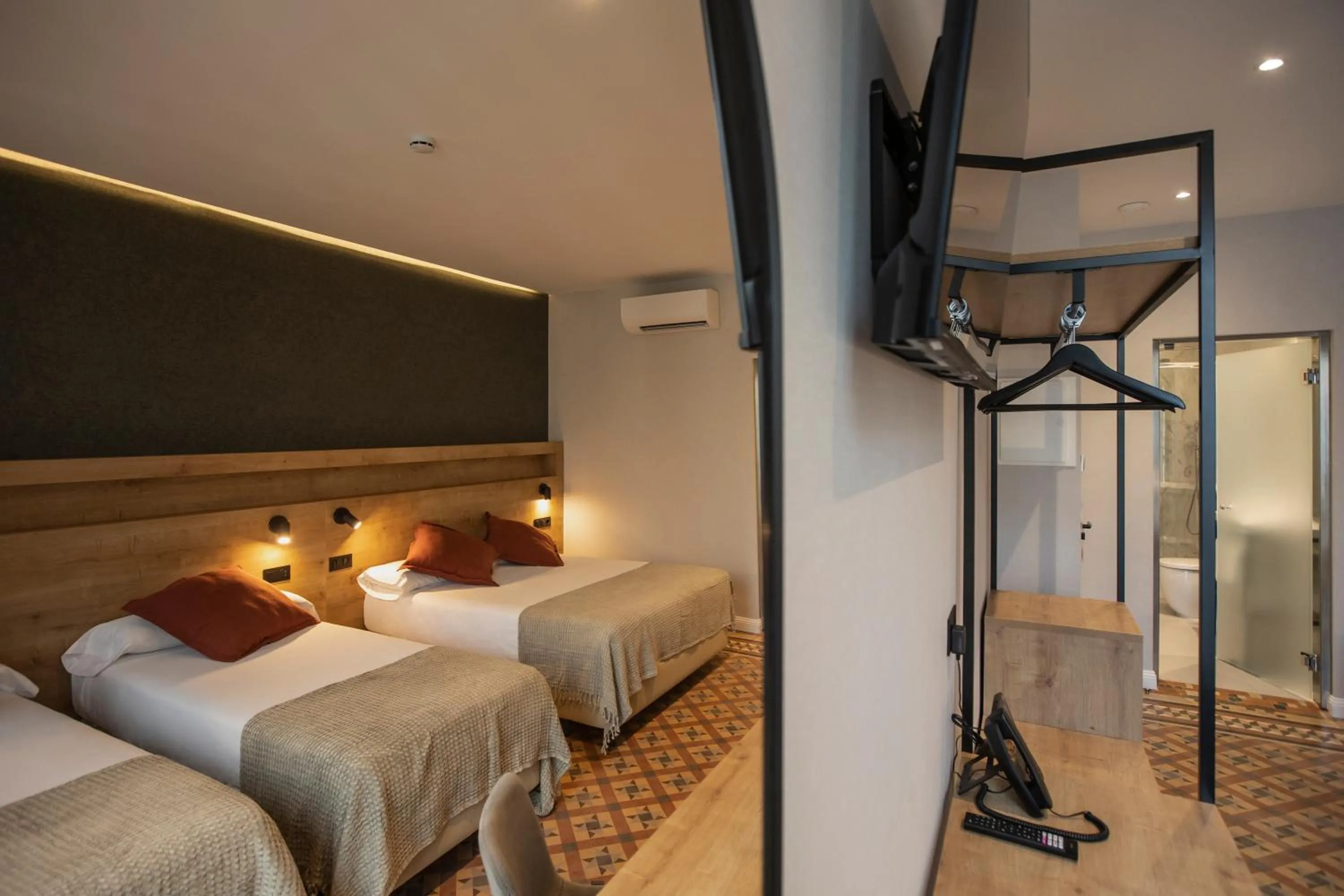 Photo of the whole room, Bed in Fontanella By BCN URBAN Rooms