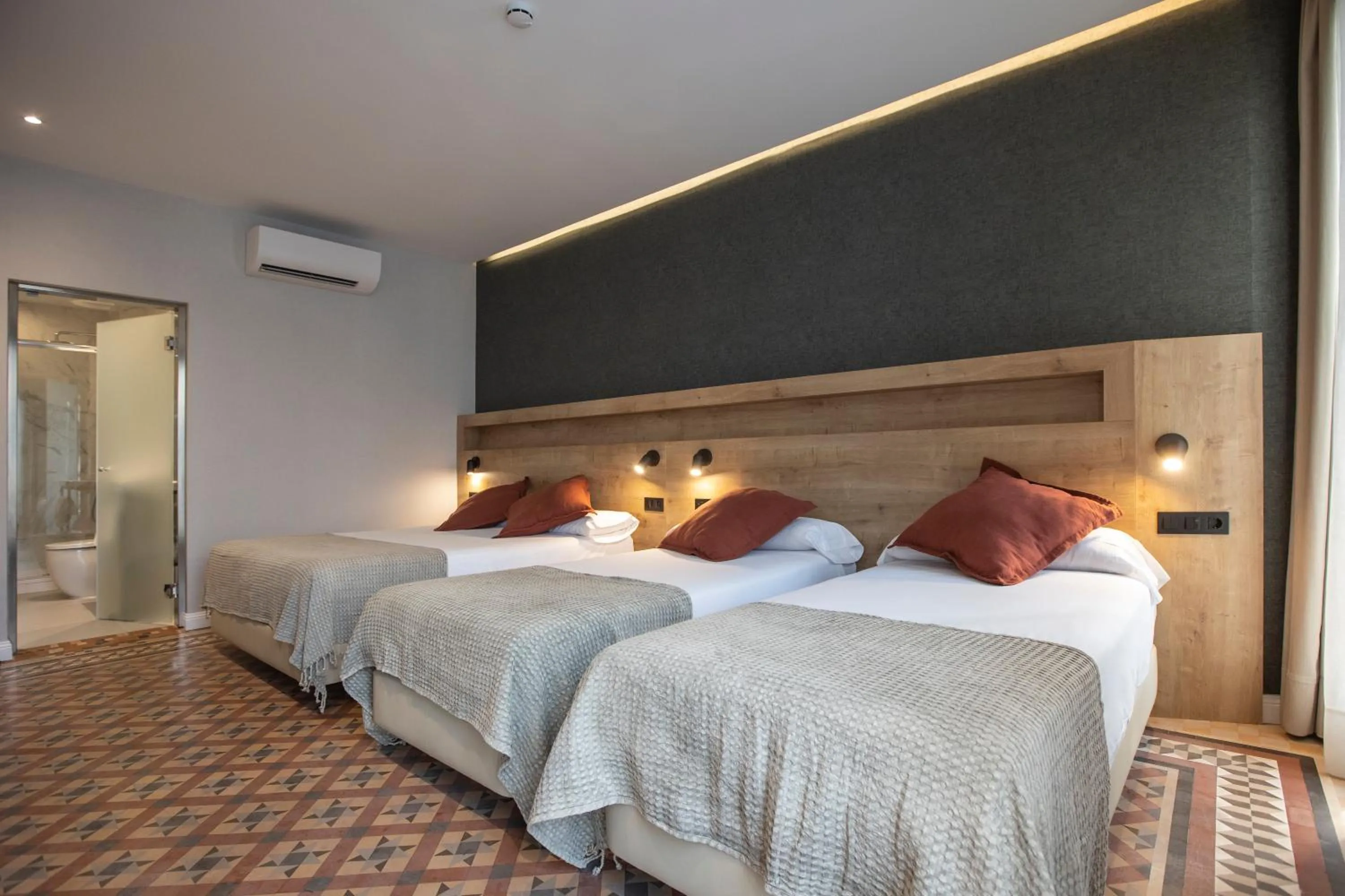 Photo of the whole room, Bed in Fontanella By BCN URBAN Rooms