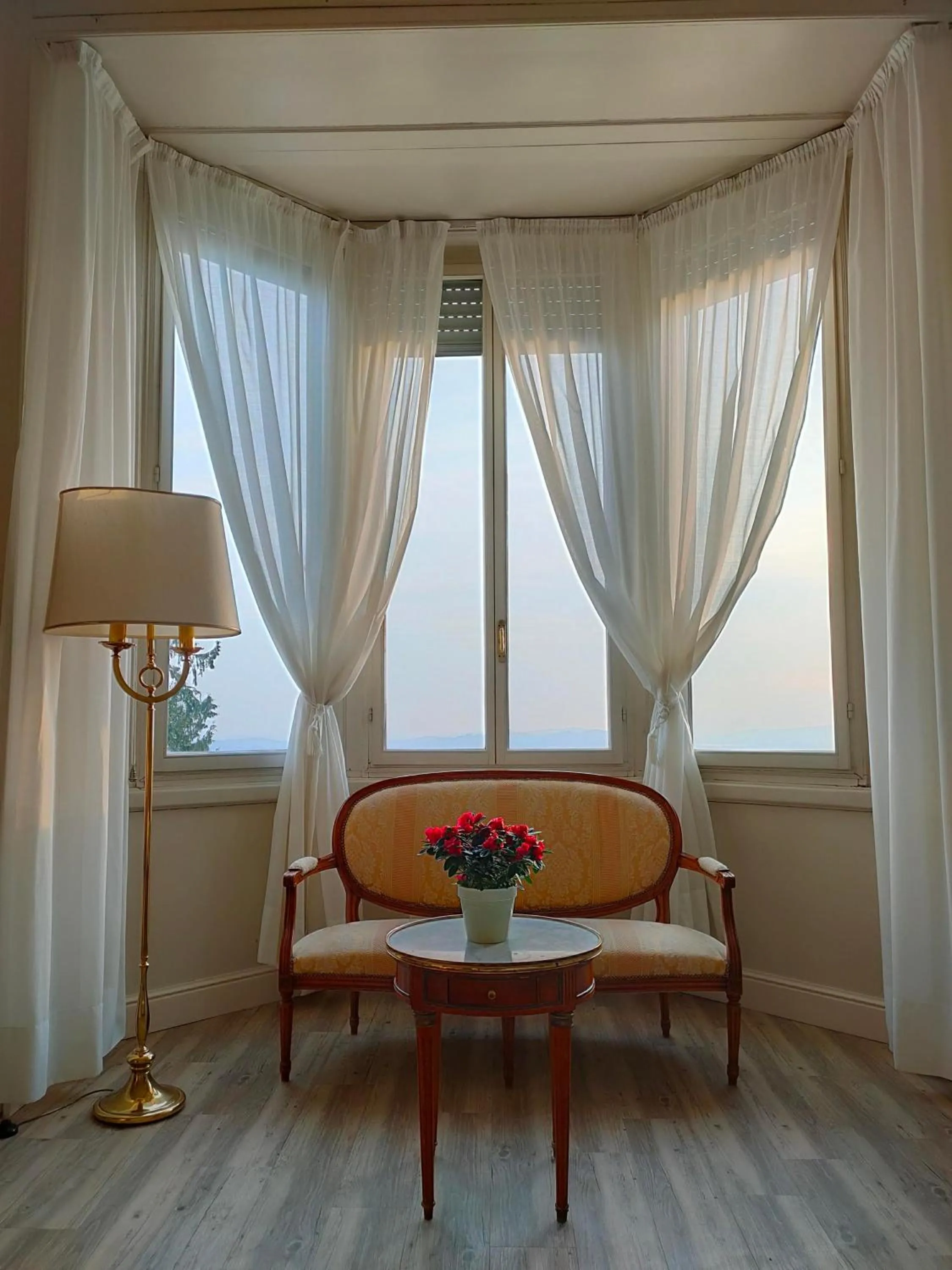 Living room in Palace Grand Hotel Varese