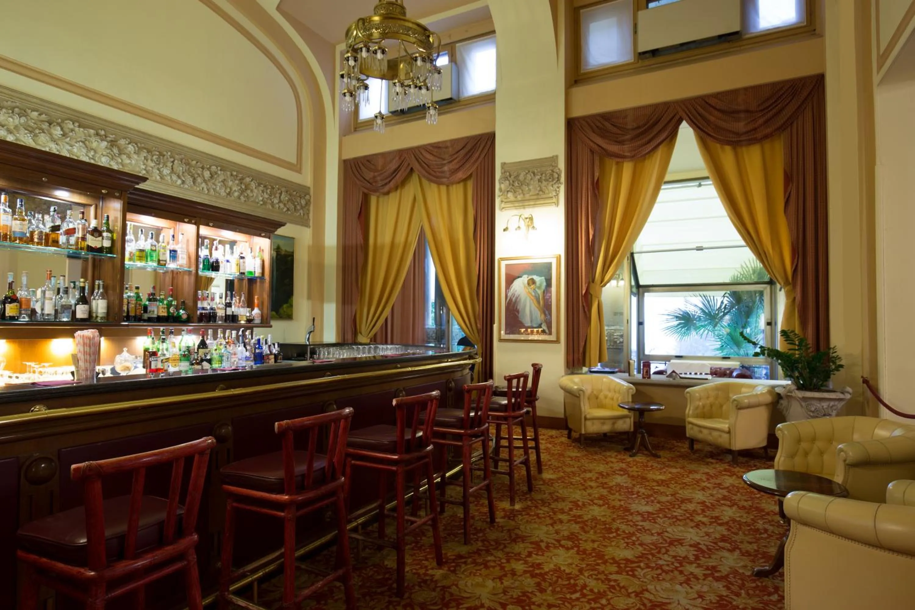Lounge or bar in Palace Grand Hotel Varese