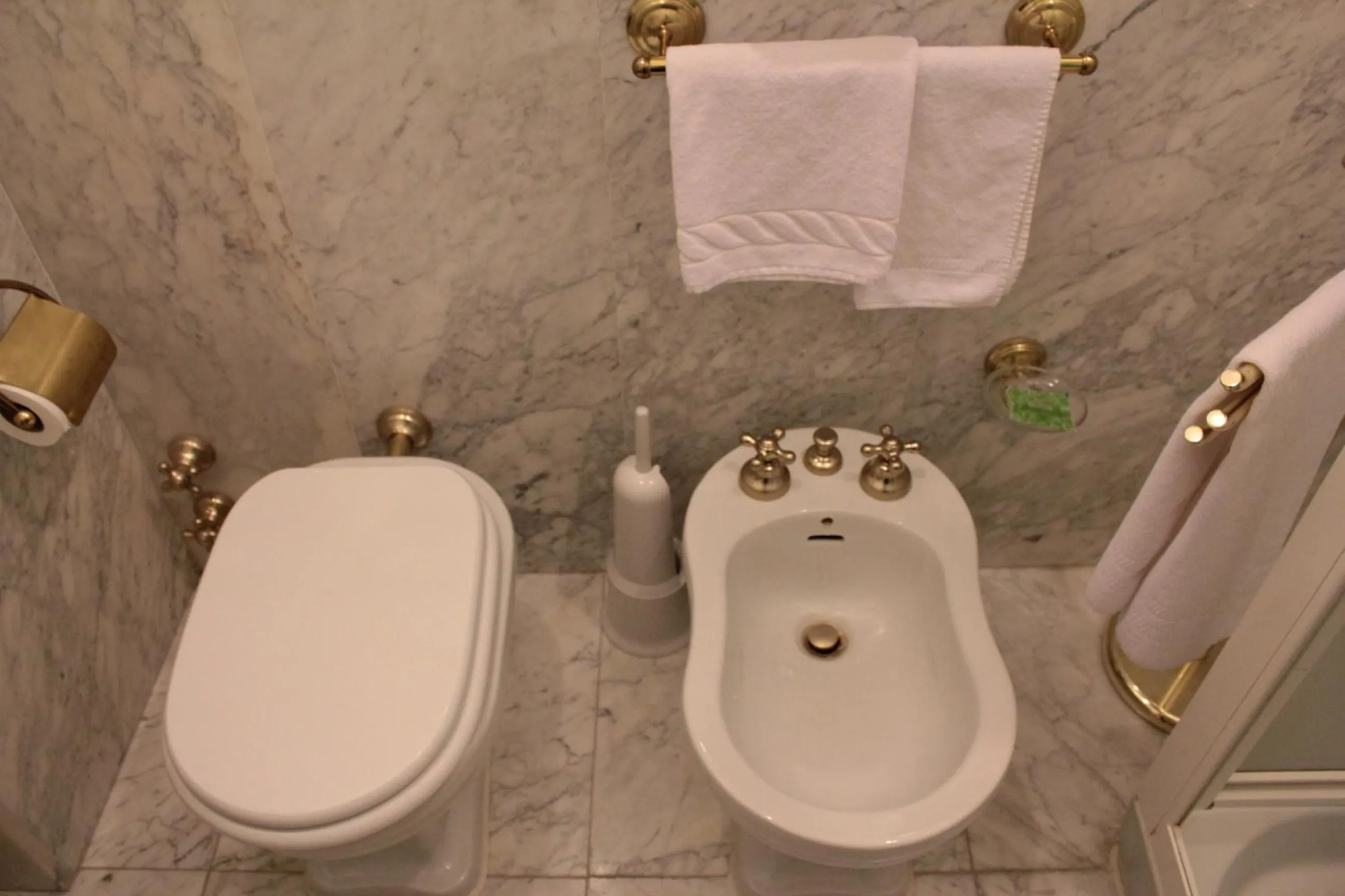 Toilet in Palace Grand Hotel Varese