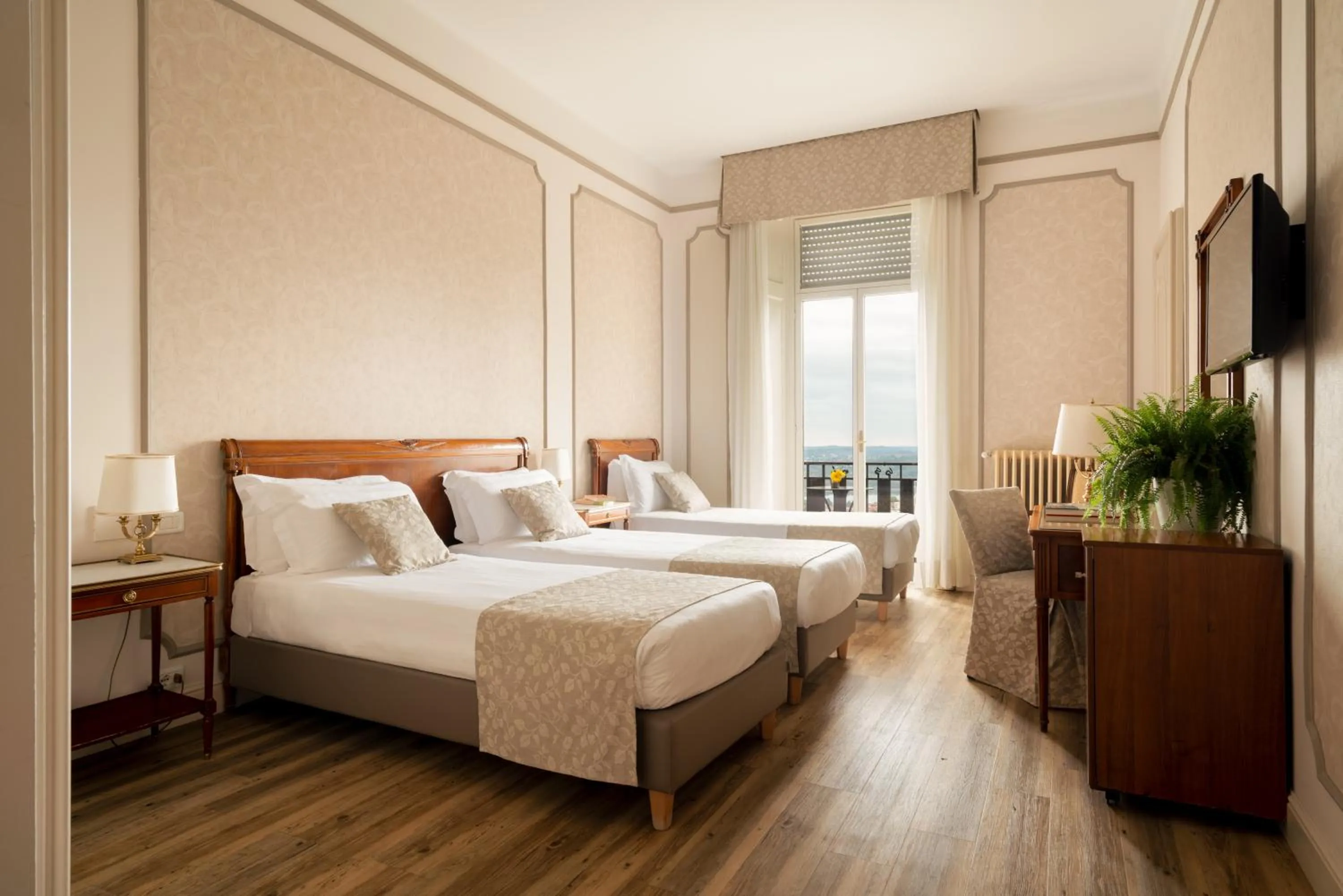 Bed in Palace Grand Hotel Varese