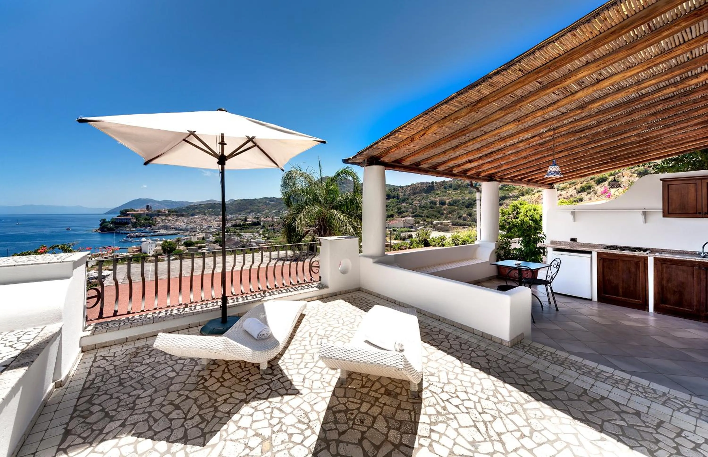 Patio in Hotel Villa Enrica - Aeolian Charme