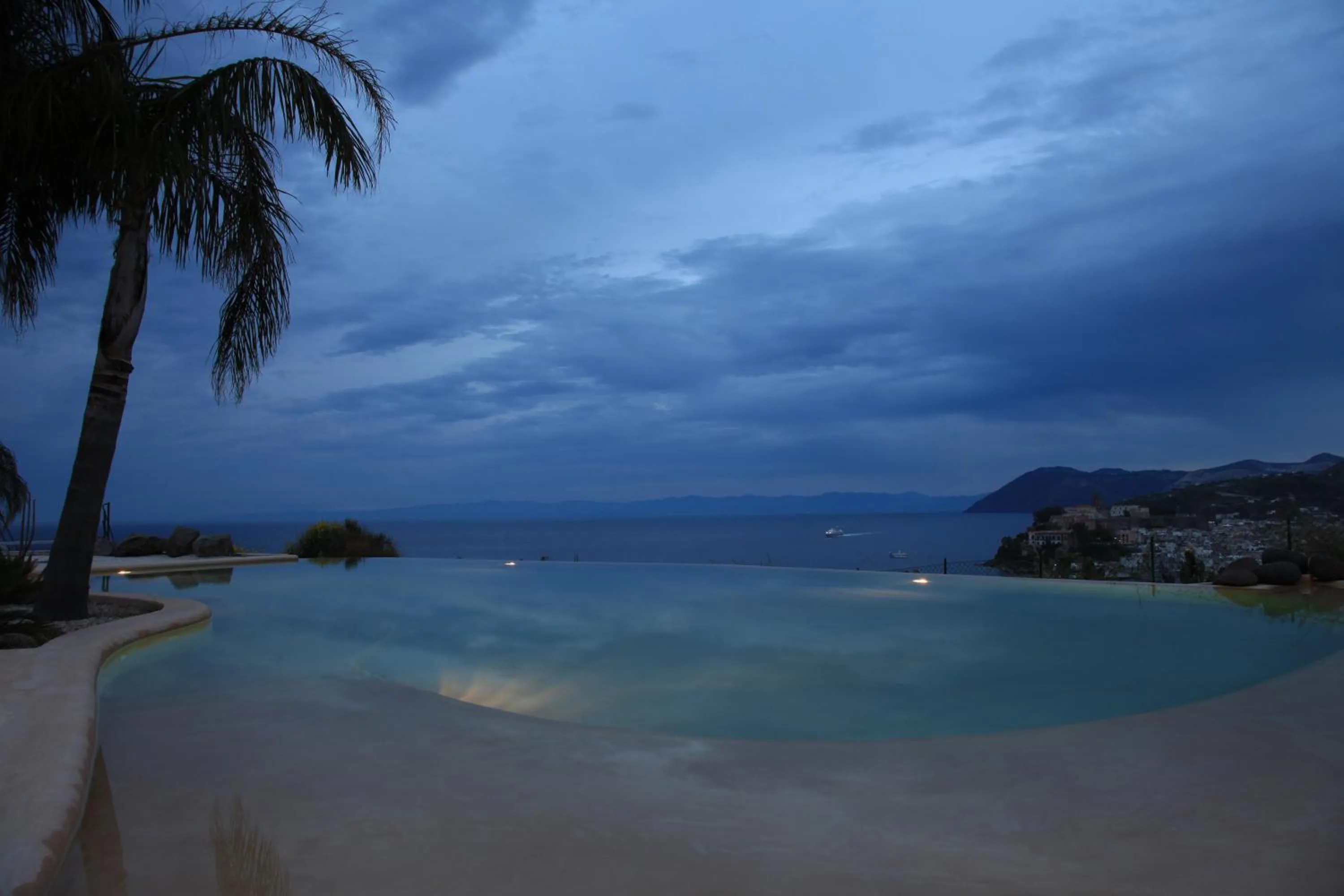 Night in Hotel Villa Enrica - Aeolian Charme