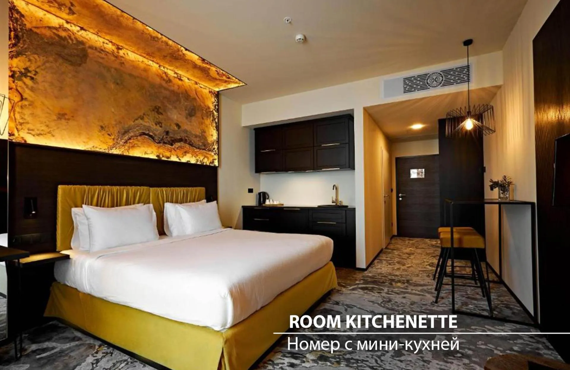 Kitchen or kitchenette, Bed in Miramare Magnetic Beach Hotel