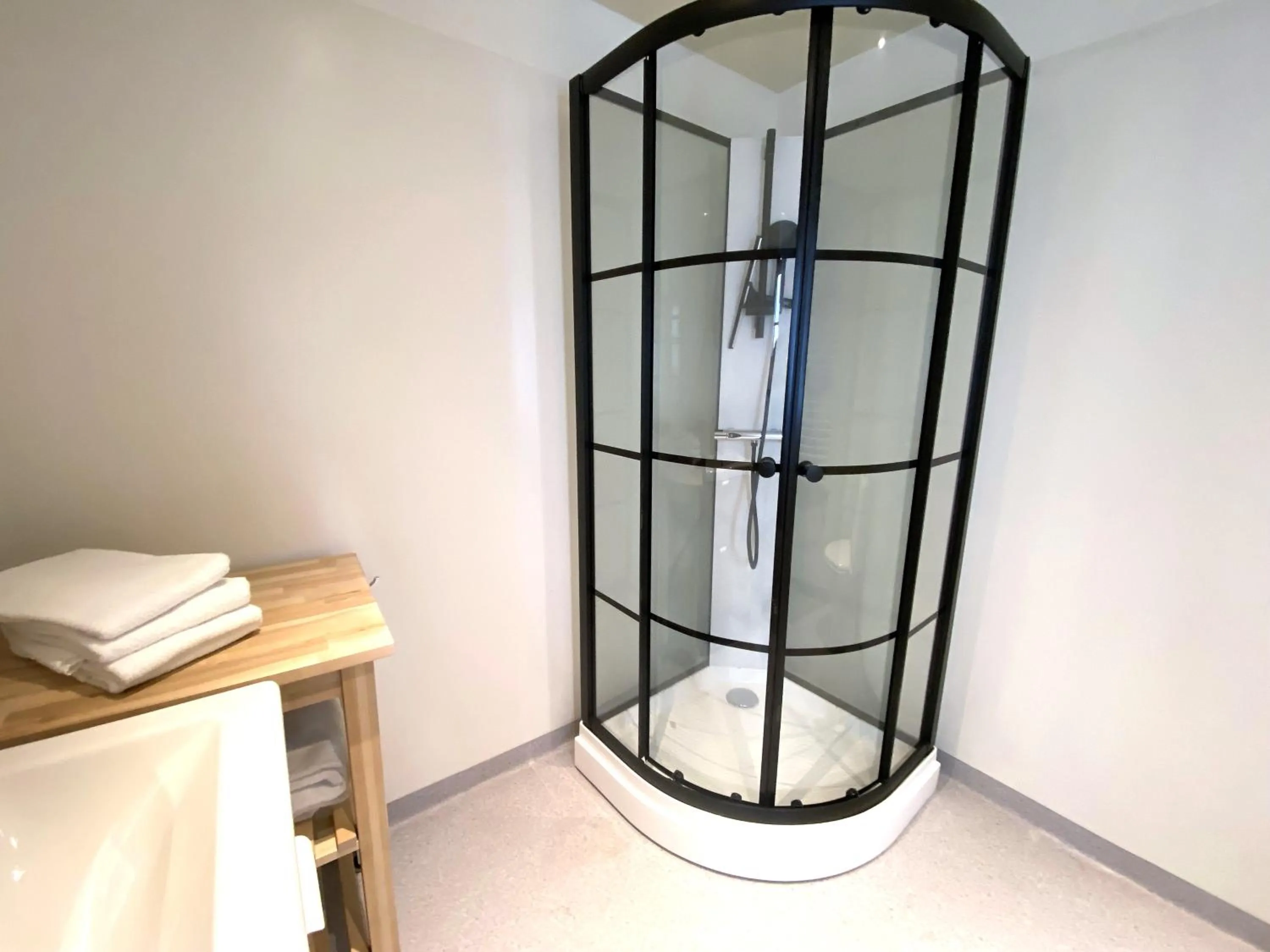 Shower in Day Dream Vesturgata 17 Reykjavik