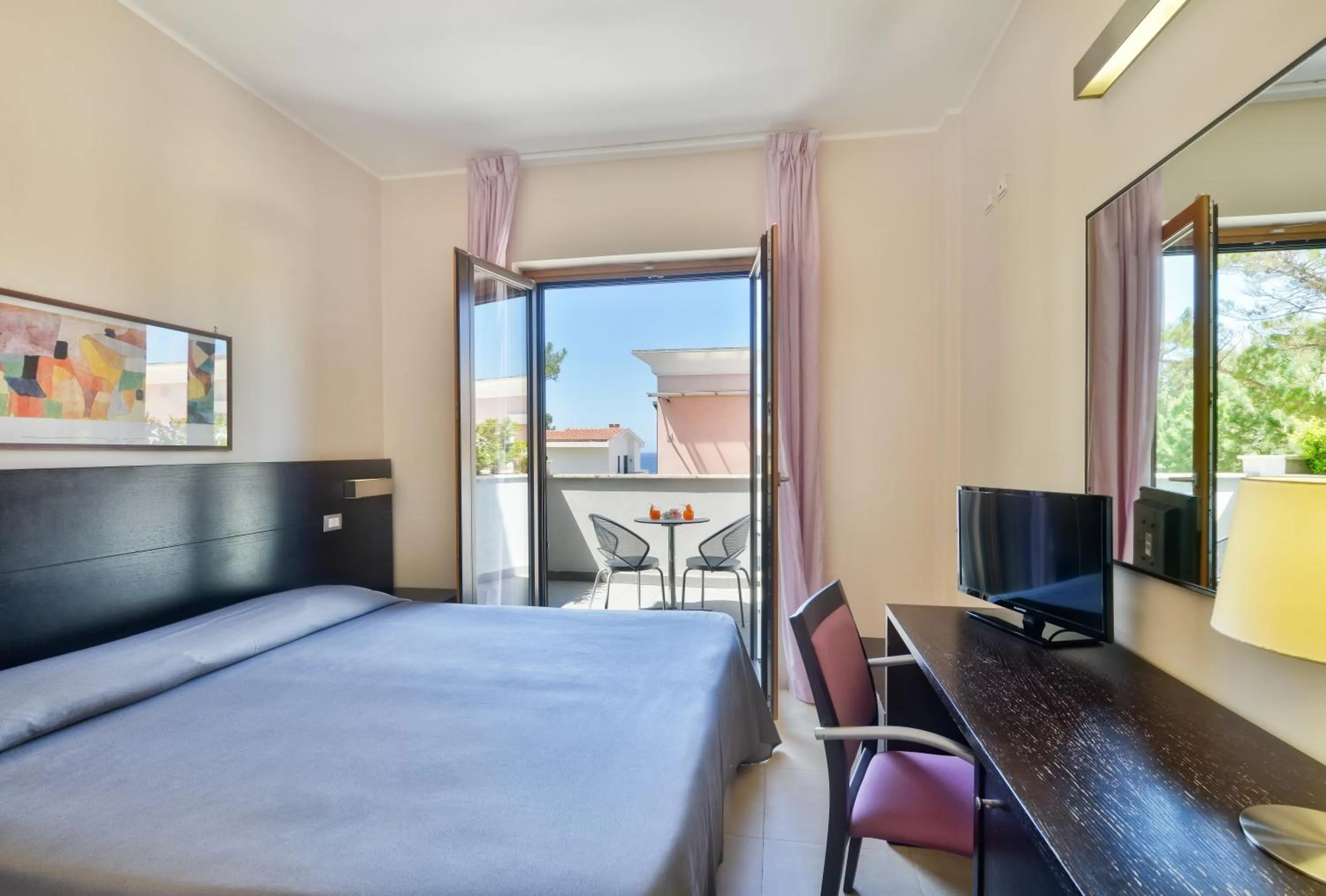 View (from property/room), Bed in Hotel Mareluna