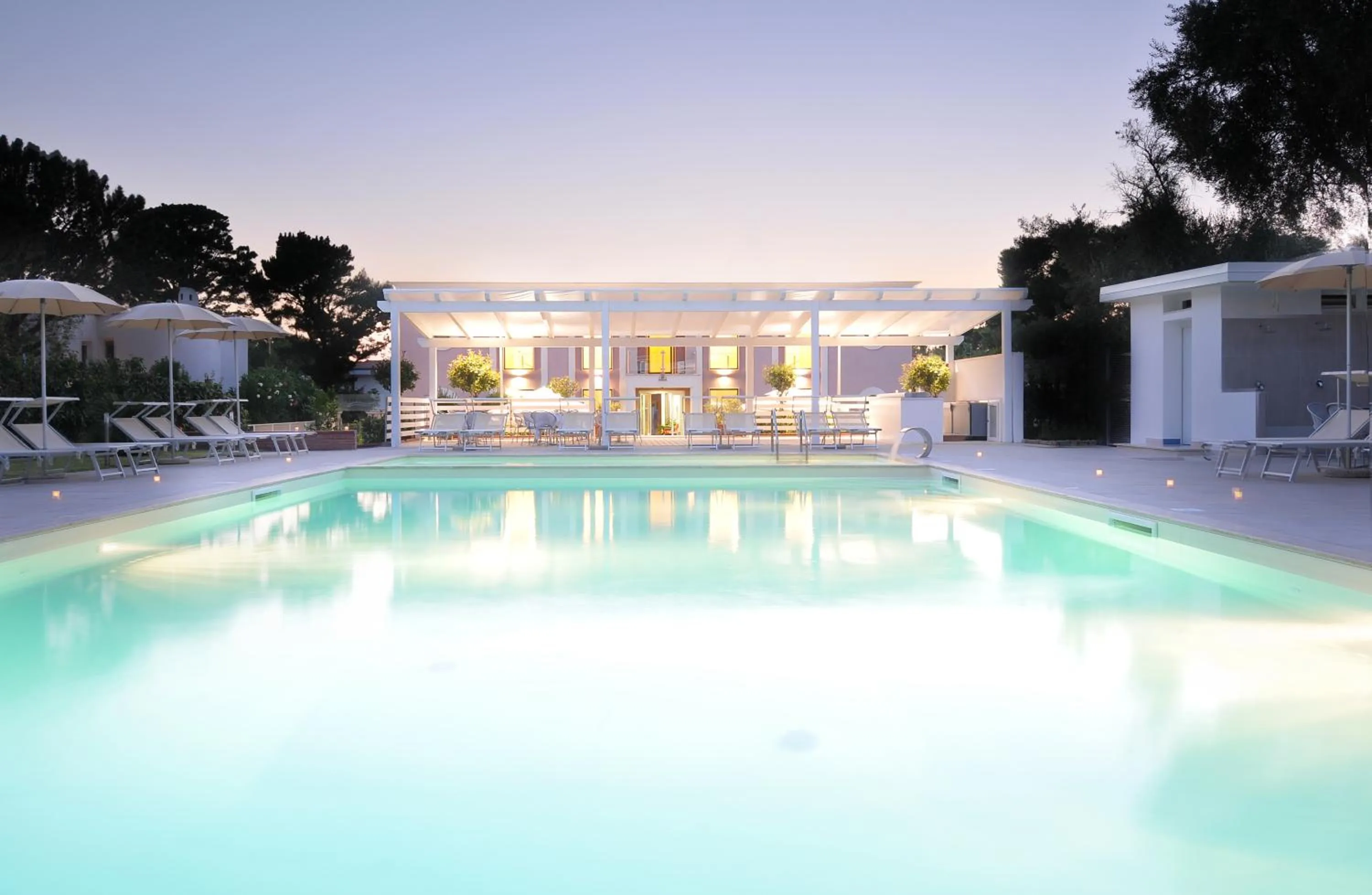 Swimming pool in Hotel Mareluna