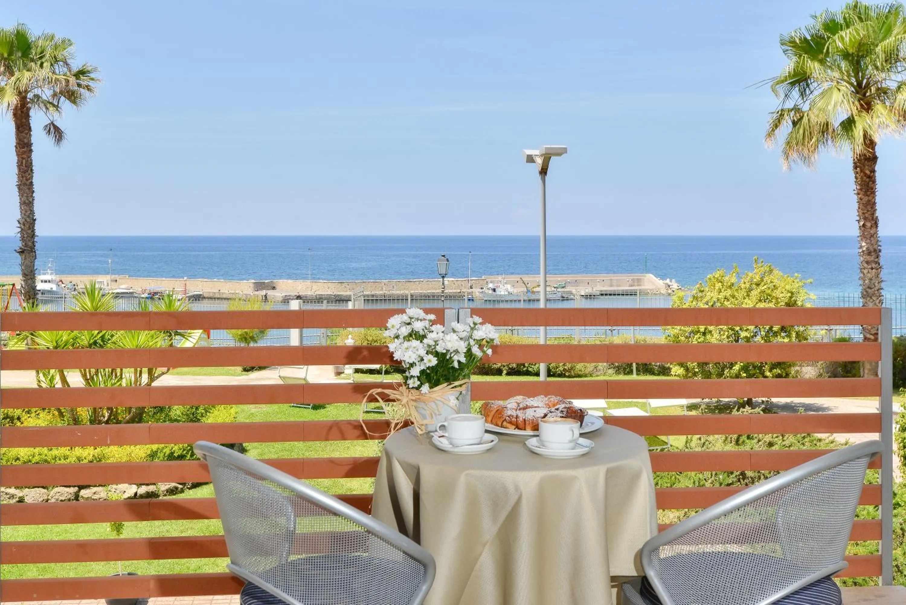 Patio in Hotel Mareluna