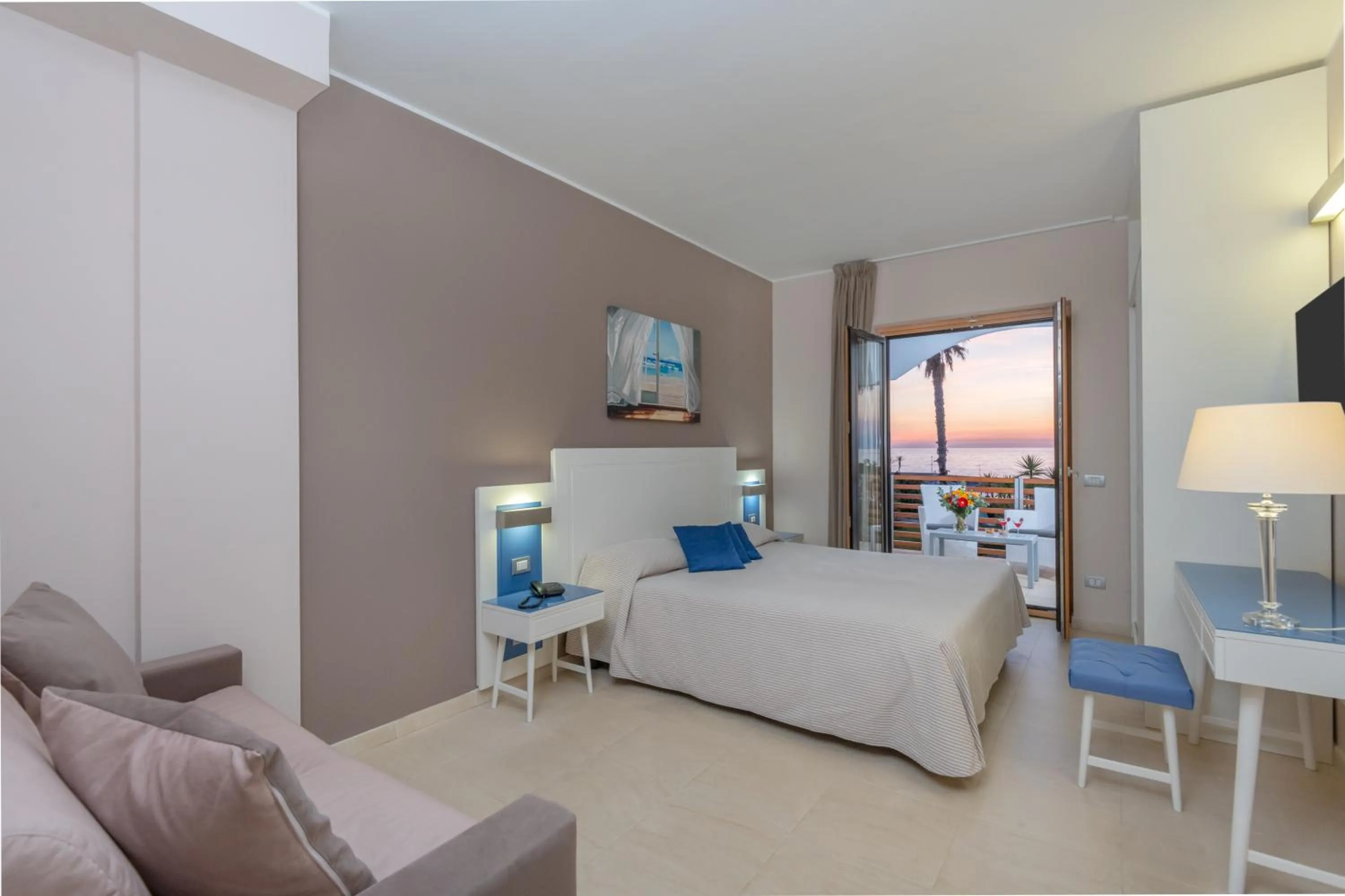 View (from property/room), Bed in Hotel Mareluna