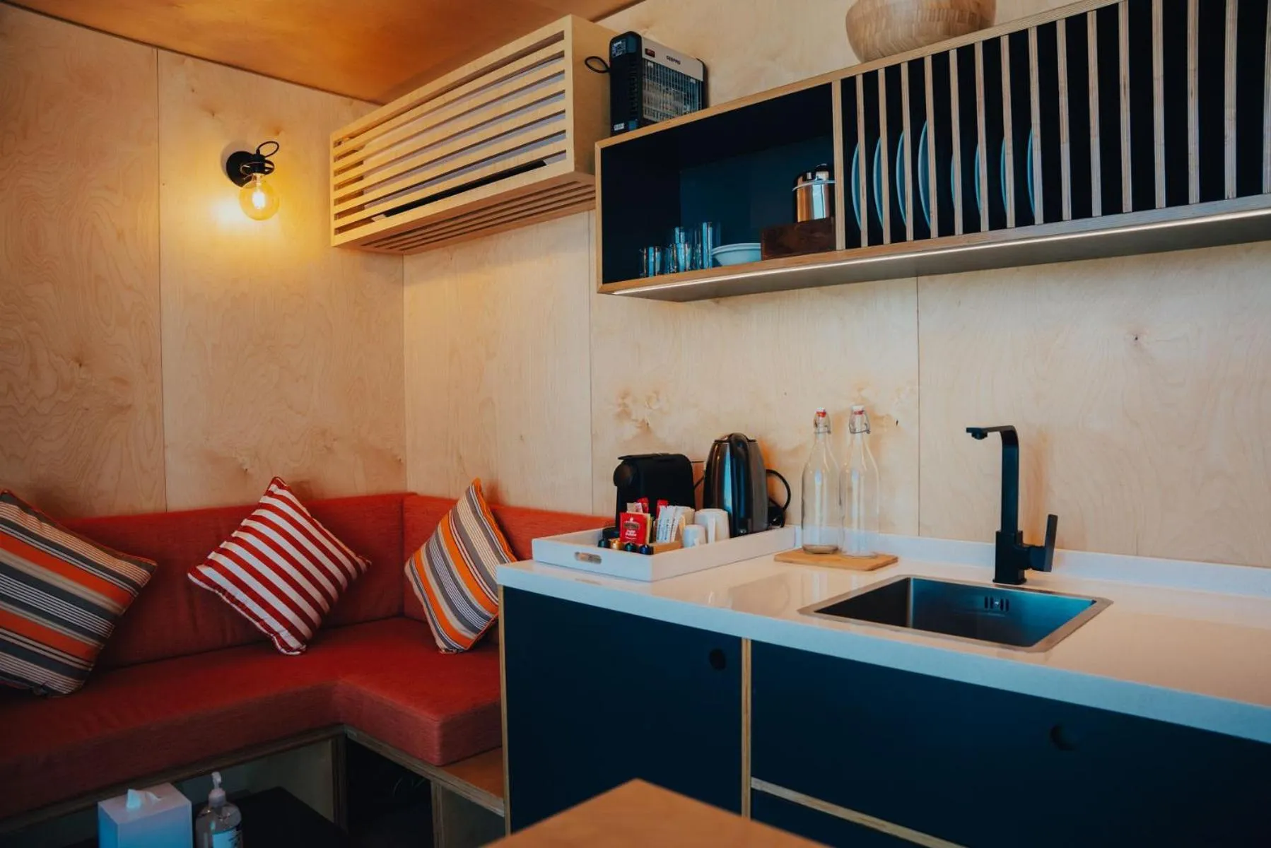 Coffee/tea facilities in Bab Al Nojoum Al Mugheirah