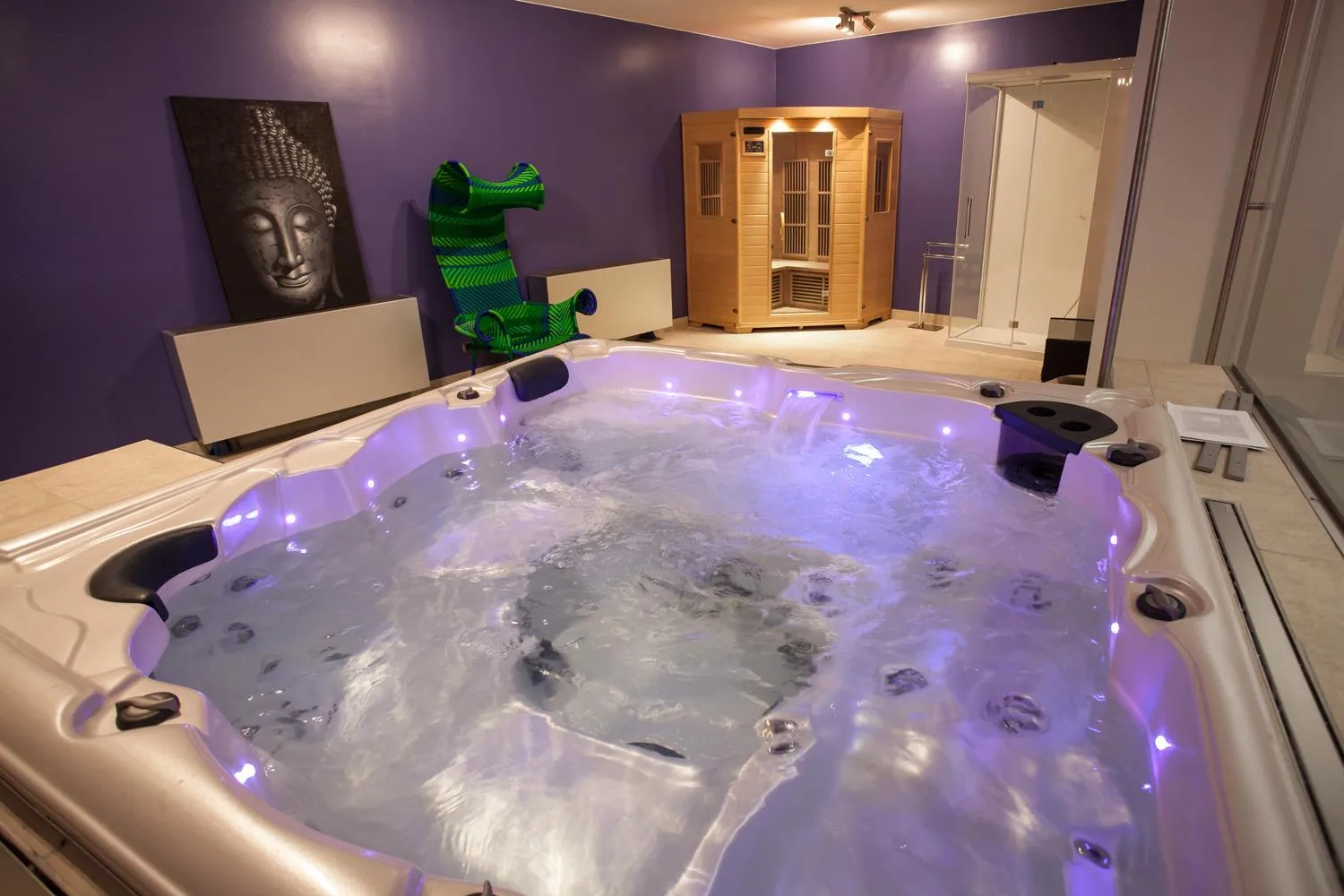 Hot Tub in Best Western Plus Executive Hotel and Suites