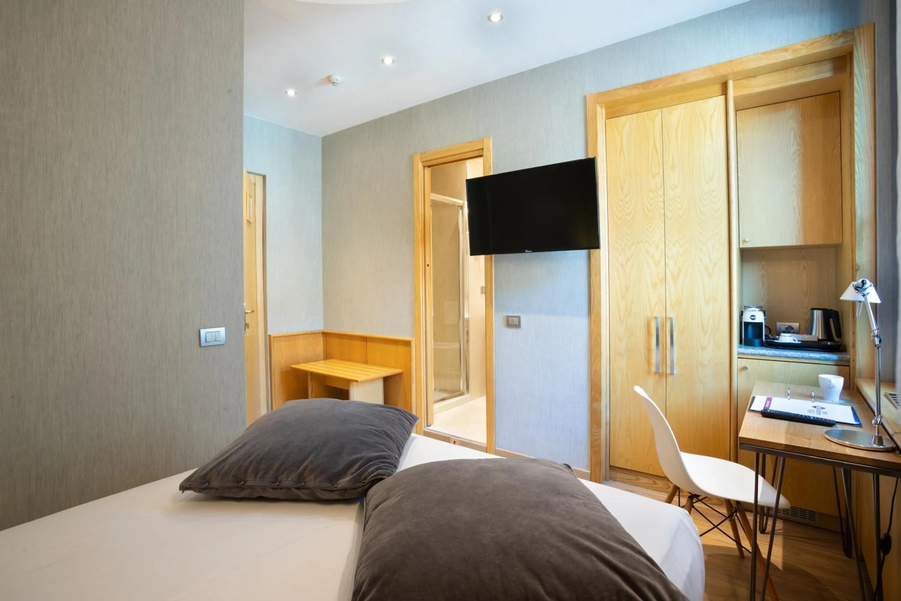 Bed in Best Western Plus Executive Hotel and Suites