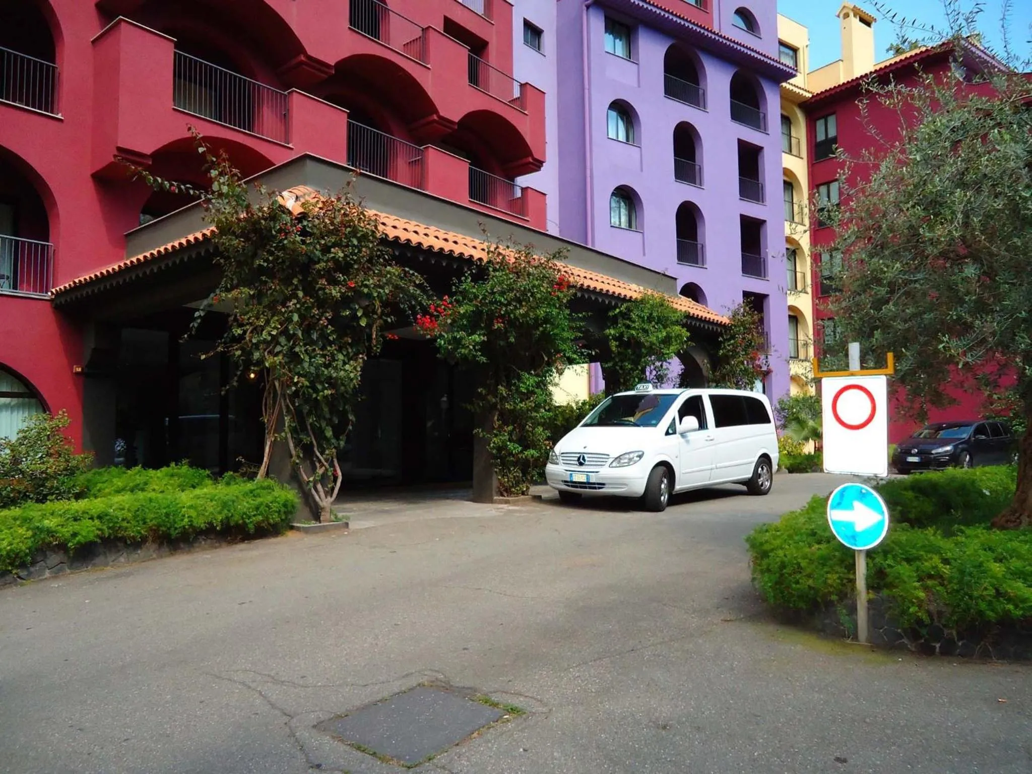 Facade/entrance in Santa Tecla Palace