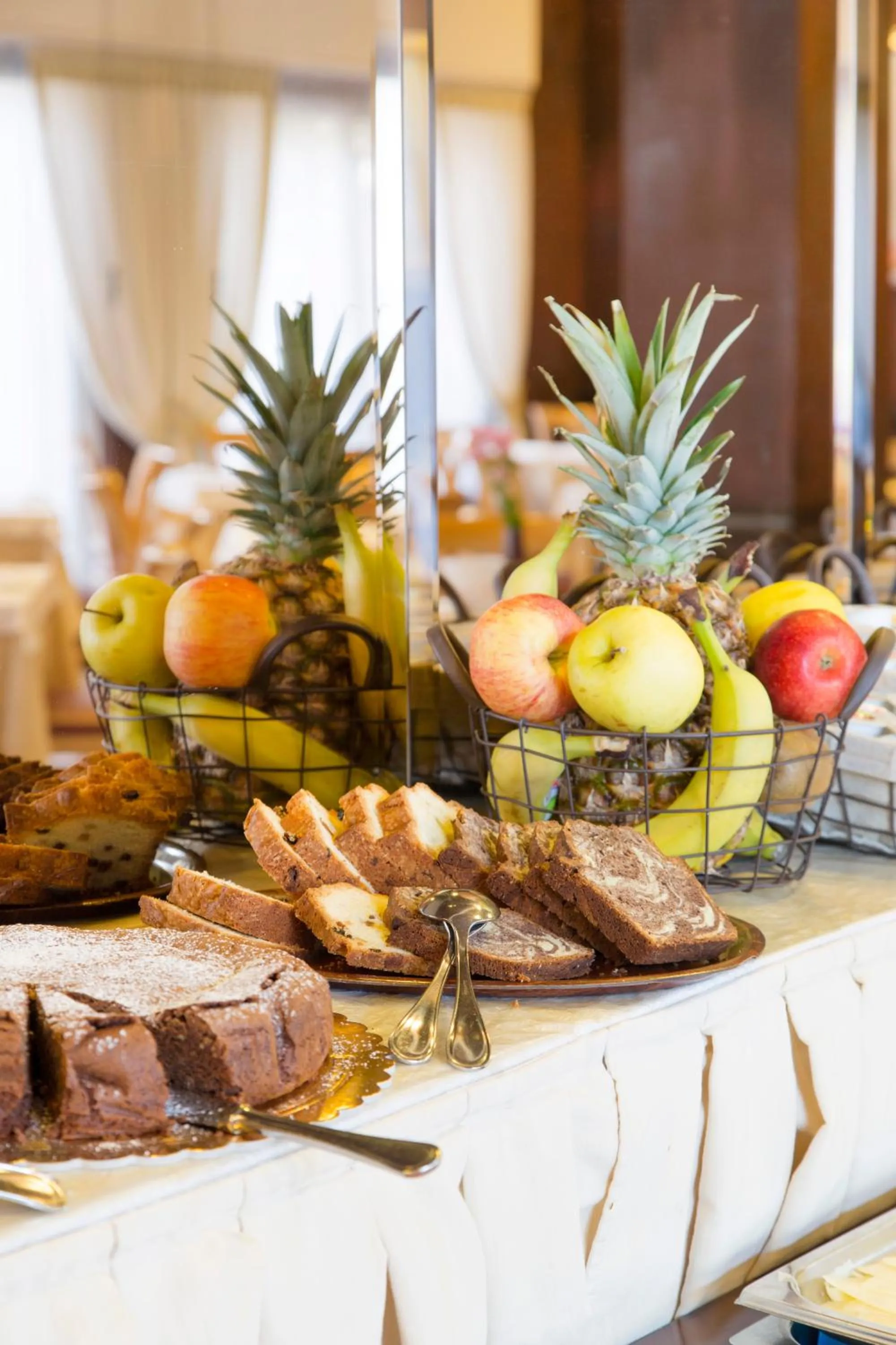 Food and drinks in Hotel Meeting