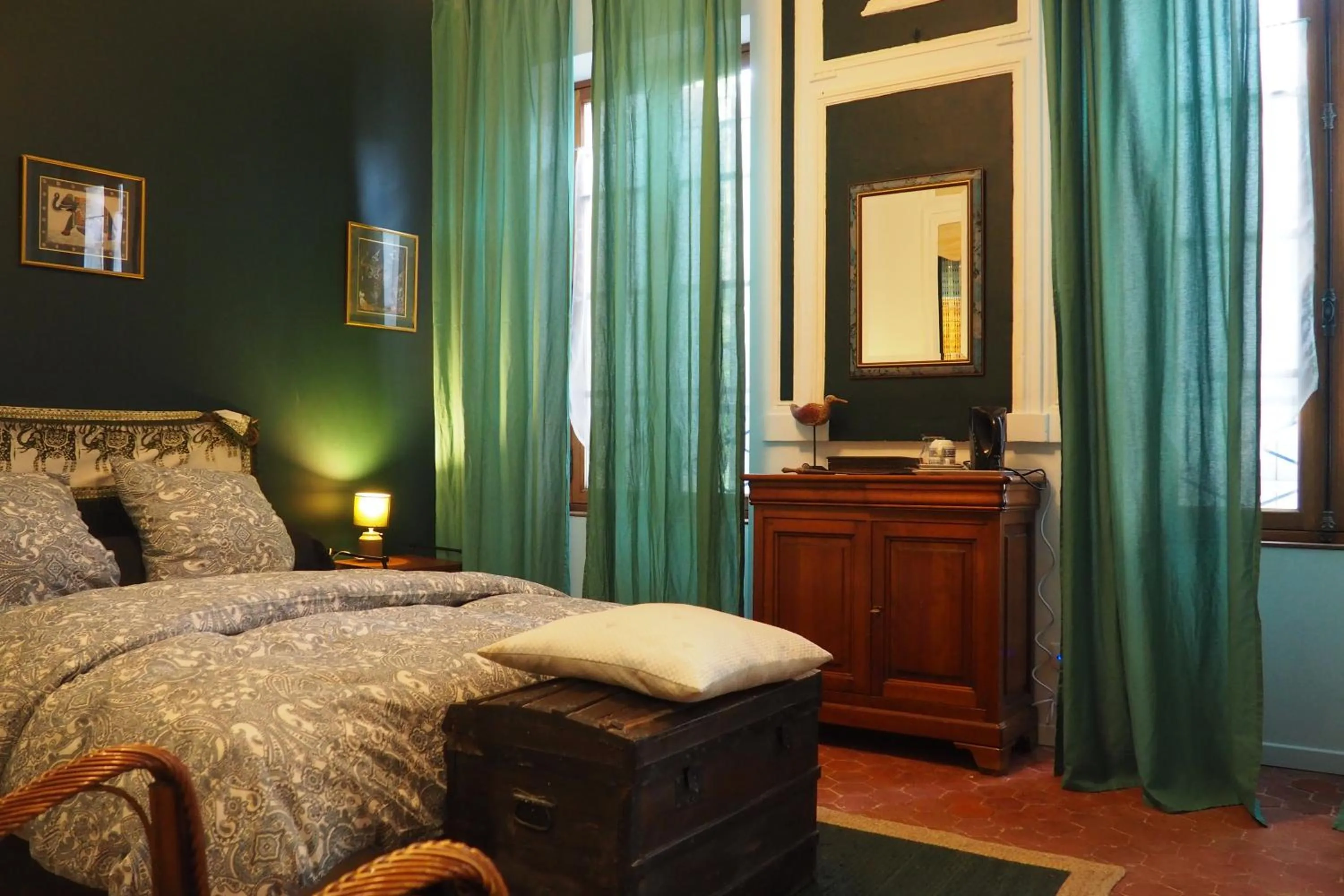 Photo of the whole room, Bed in Chambres d'Hôtes Le relais des marmottes en Luberon