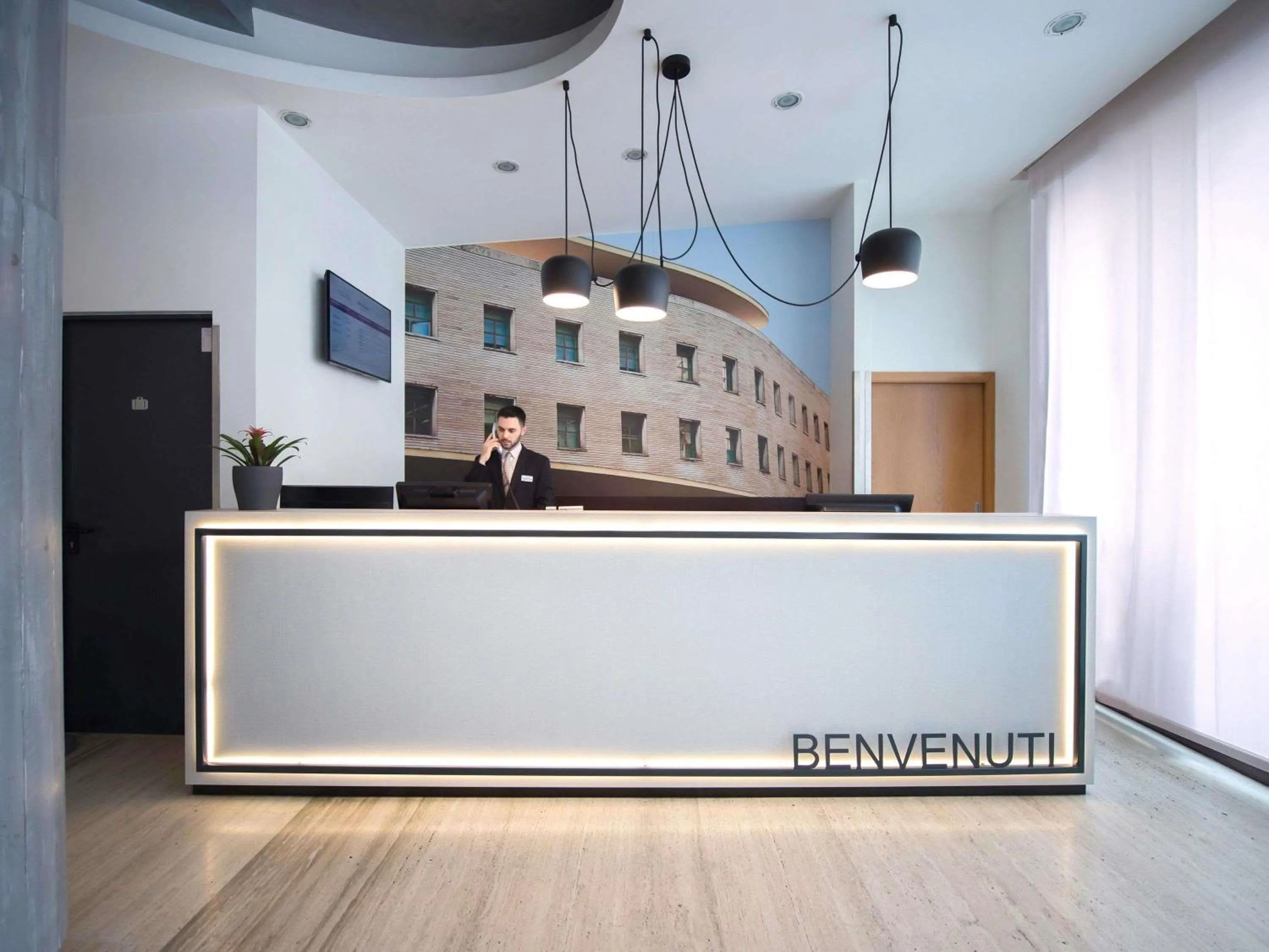 Property building in Mercure Roma Piazza Bologna