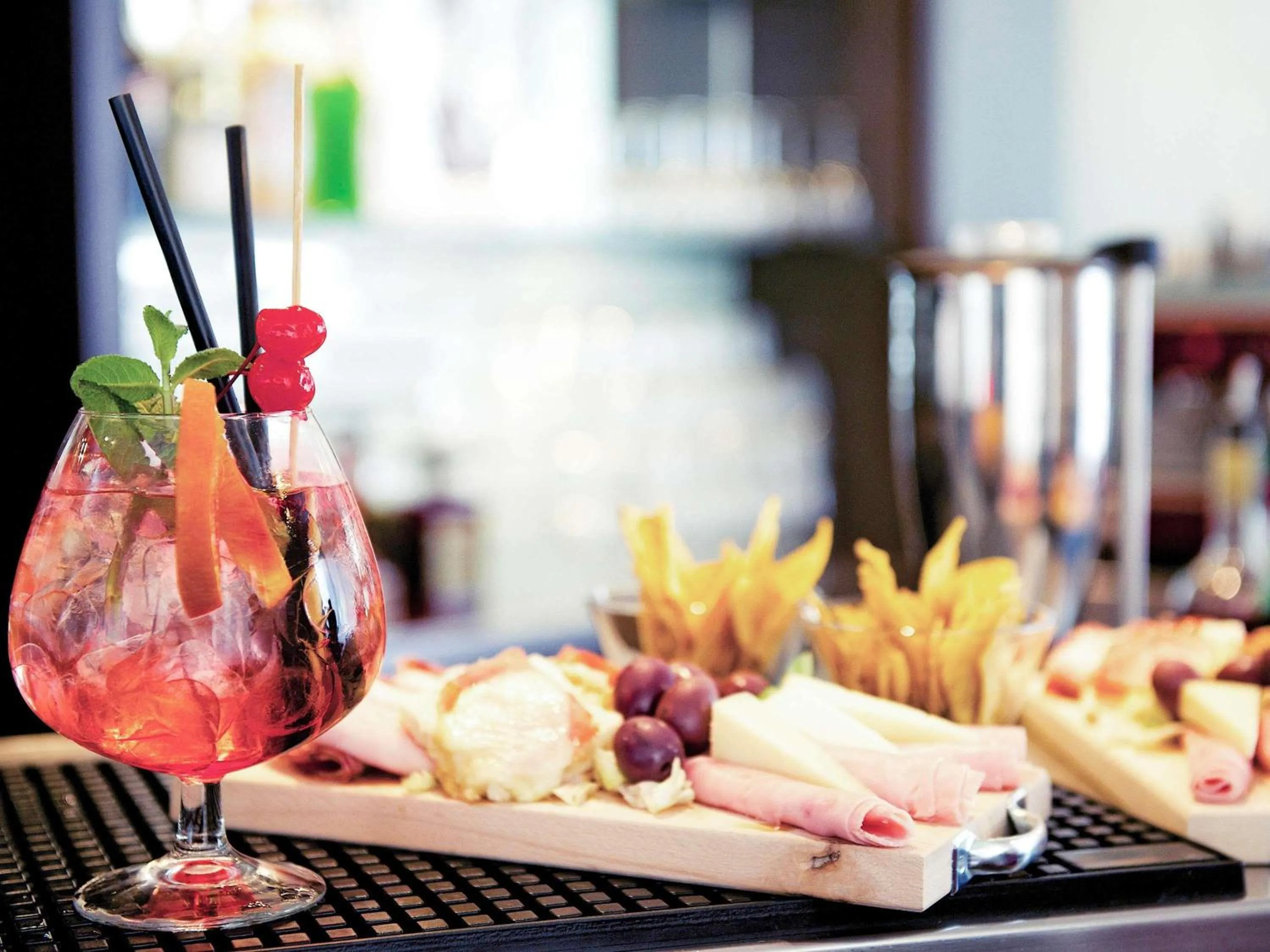 Lounge or bar in Mercure Roma Piazza Bologna