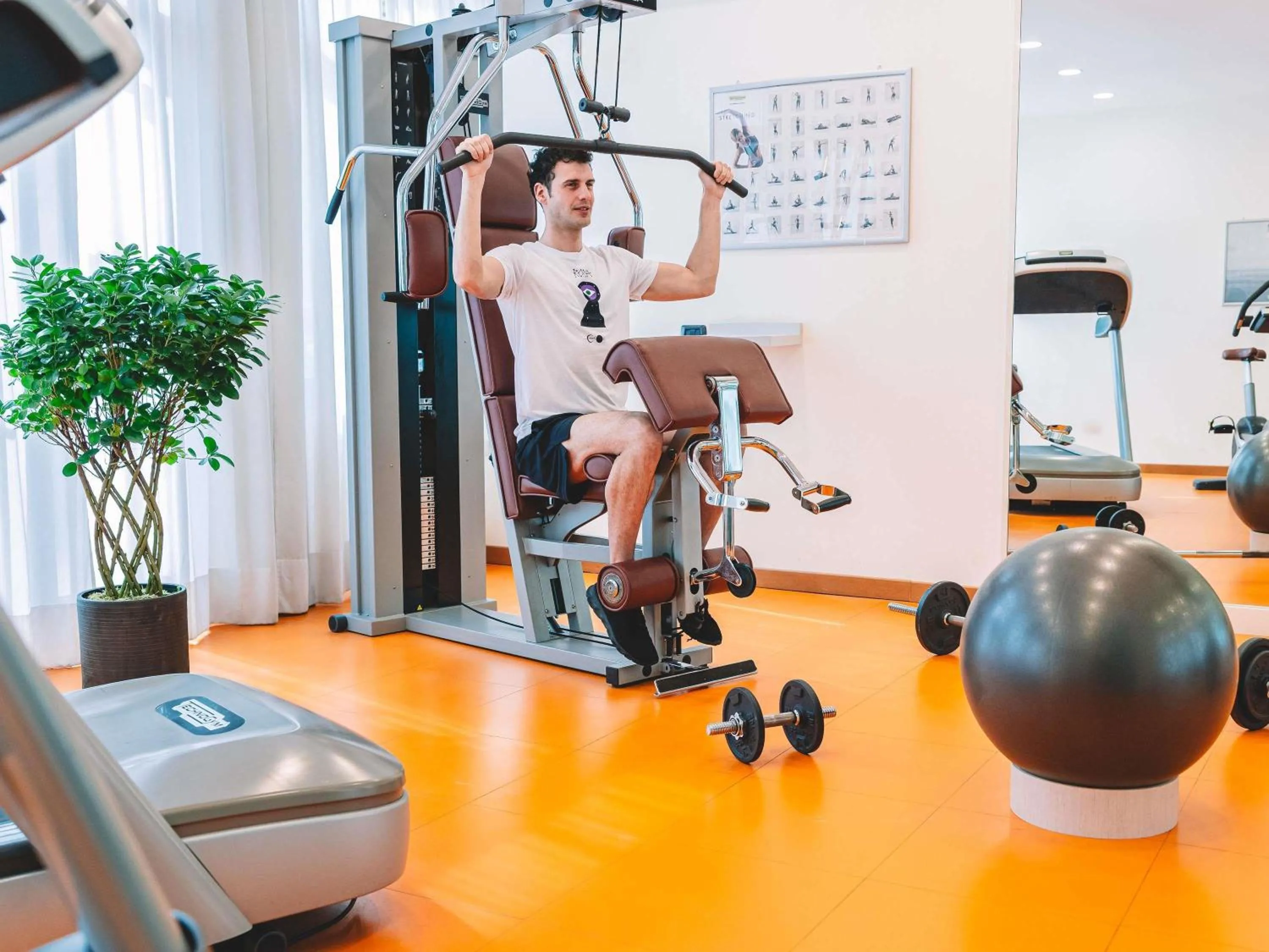 Fitness centre/facilities in Mercure Roma Piazza Bologna