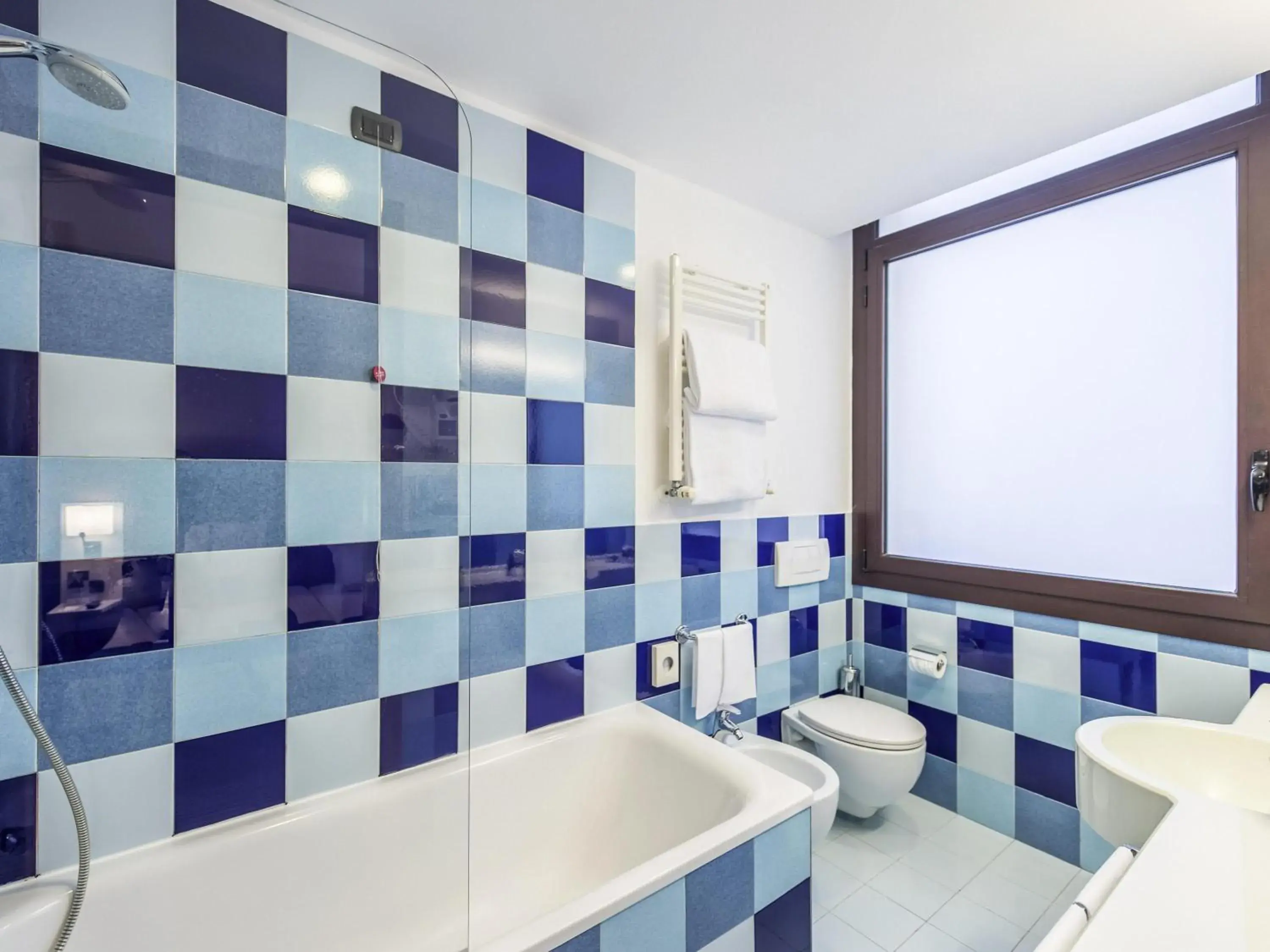 Superior Twin Room with Sofa Bed in Mercure Roma Piazza Bologna Superior Twin Room with Sofa Bed in Mercure Roma Piazza Bologna