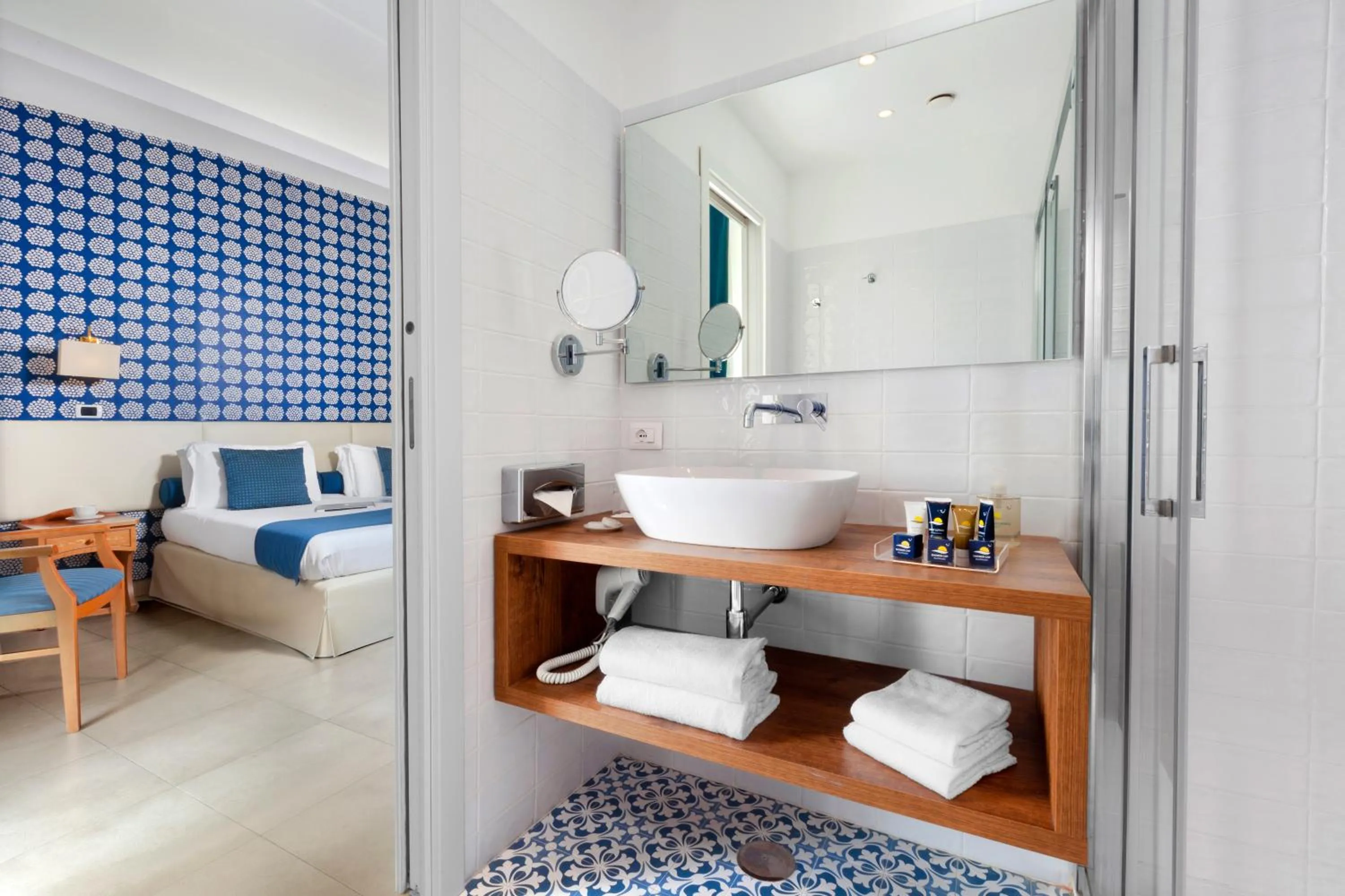 Bathroom, Bed in Atlantic Palace Hotel