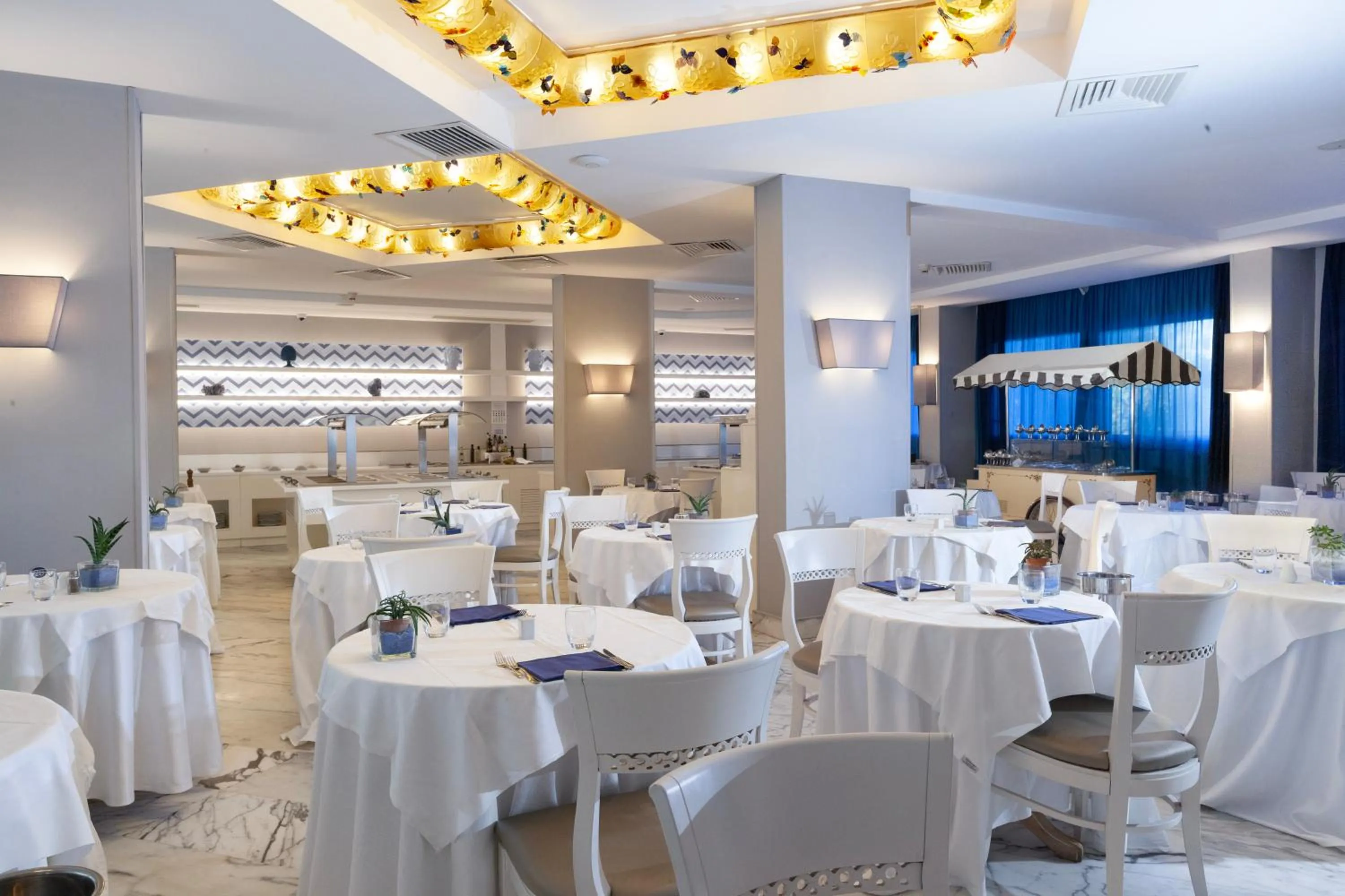 Restaurant/places to eat in Atlantic Palace Hotel