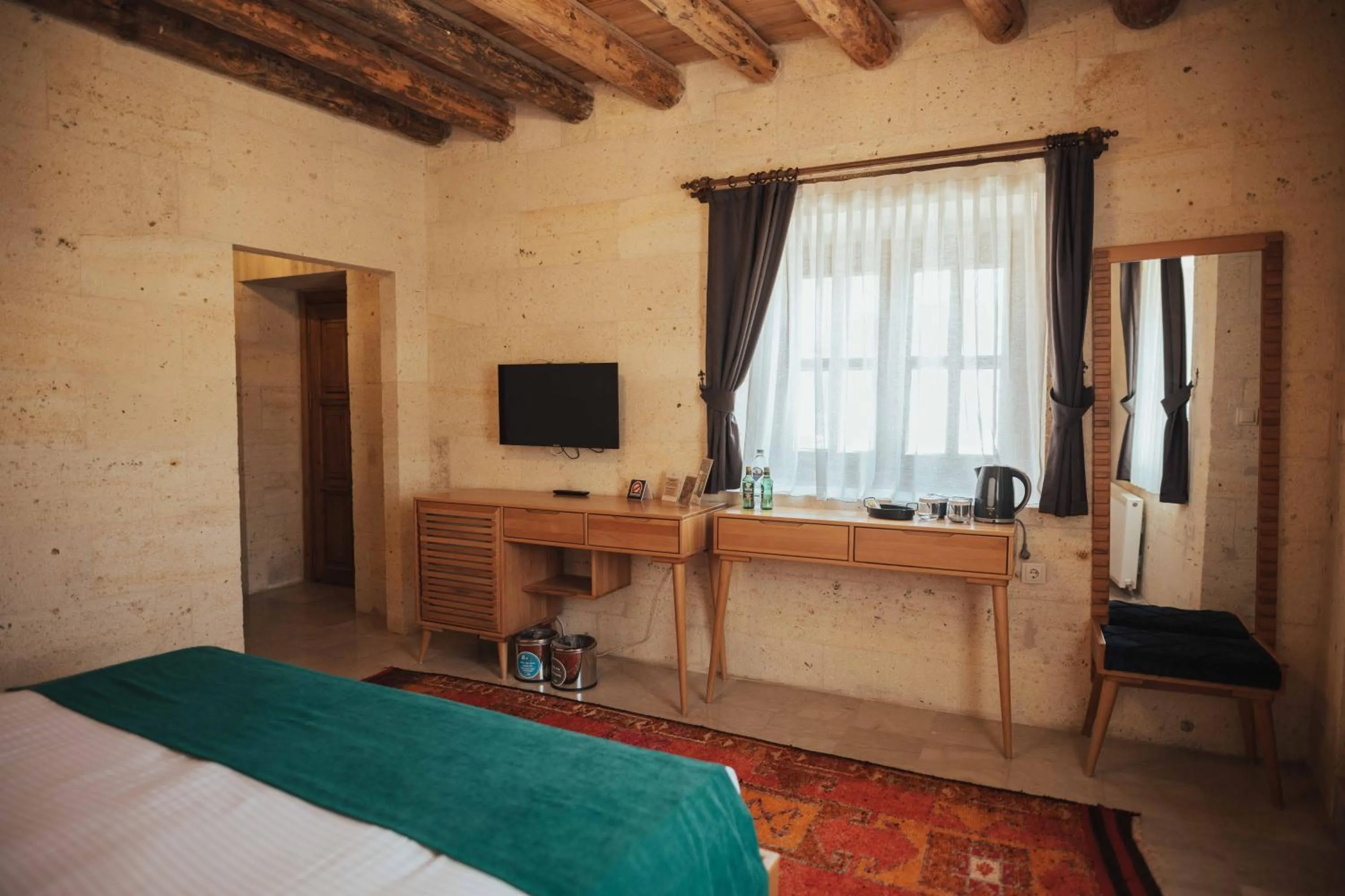 Communal lounge/ TV room, Bed in Juno Cappadocia