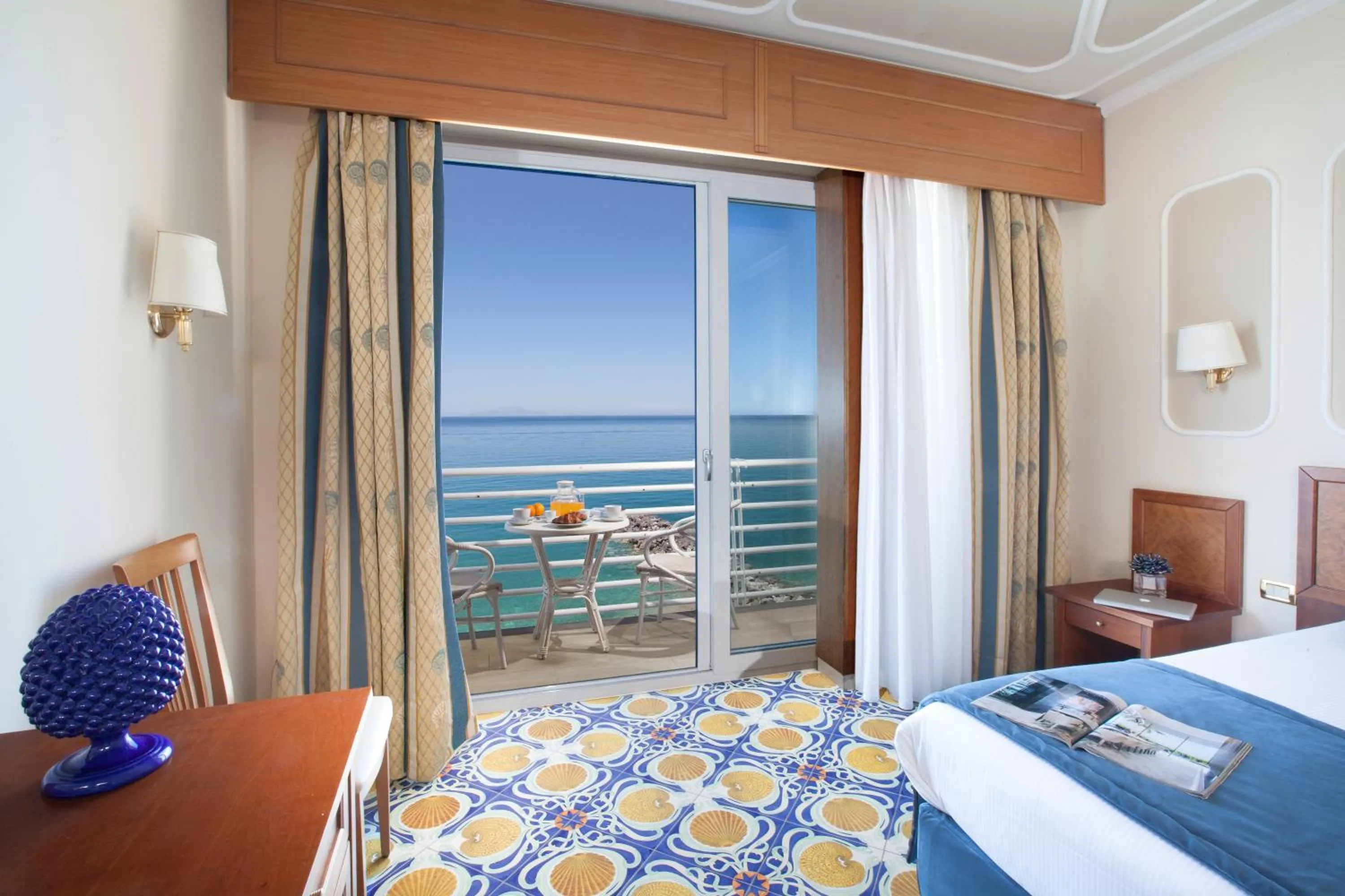 Photo of the whole room, Bed in Mar Hotel Alimuri