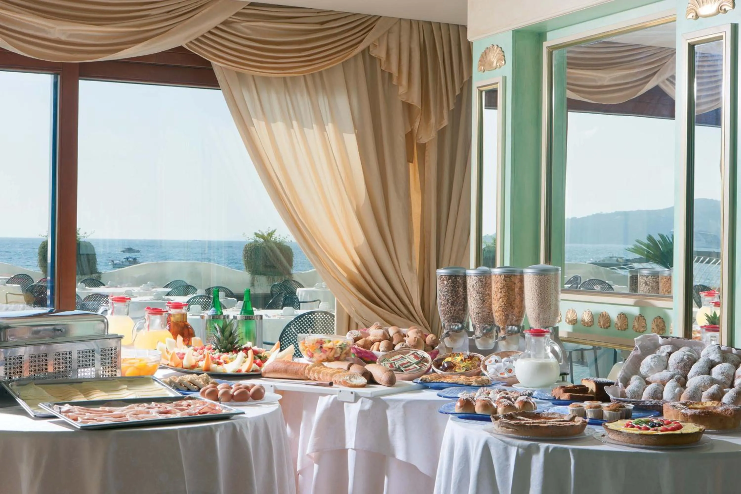 Breakfast in Mar Hotel Alimuri