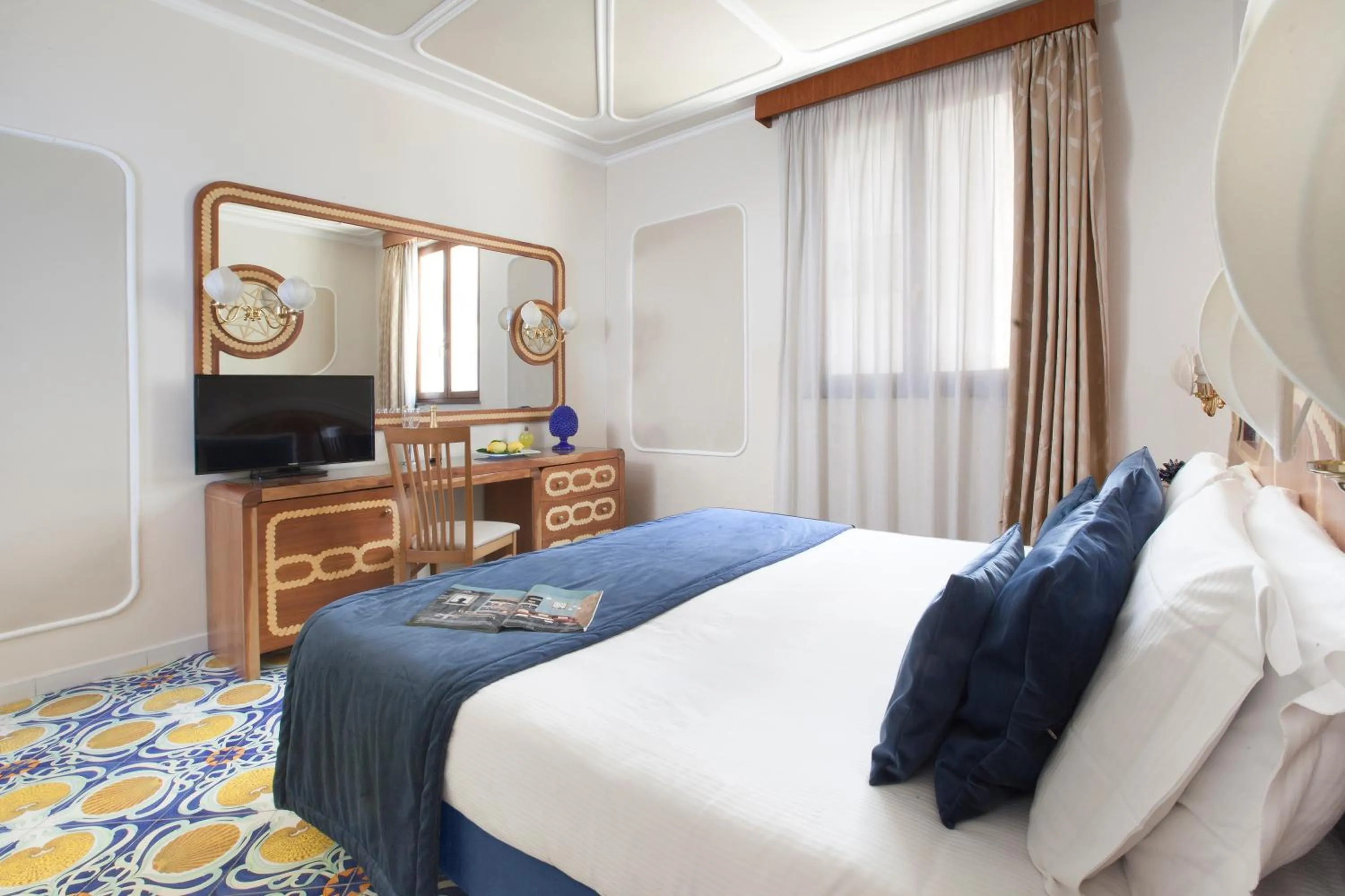 Photo of the whole room, Bed in Mar Hotel Alimuri