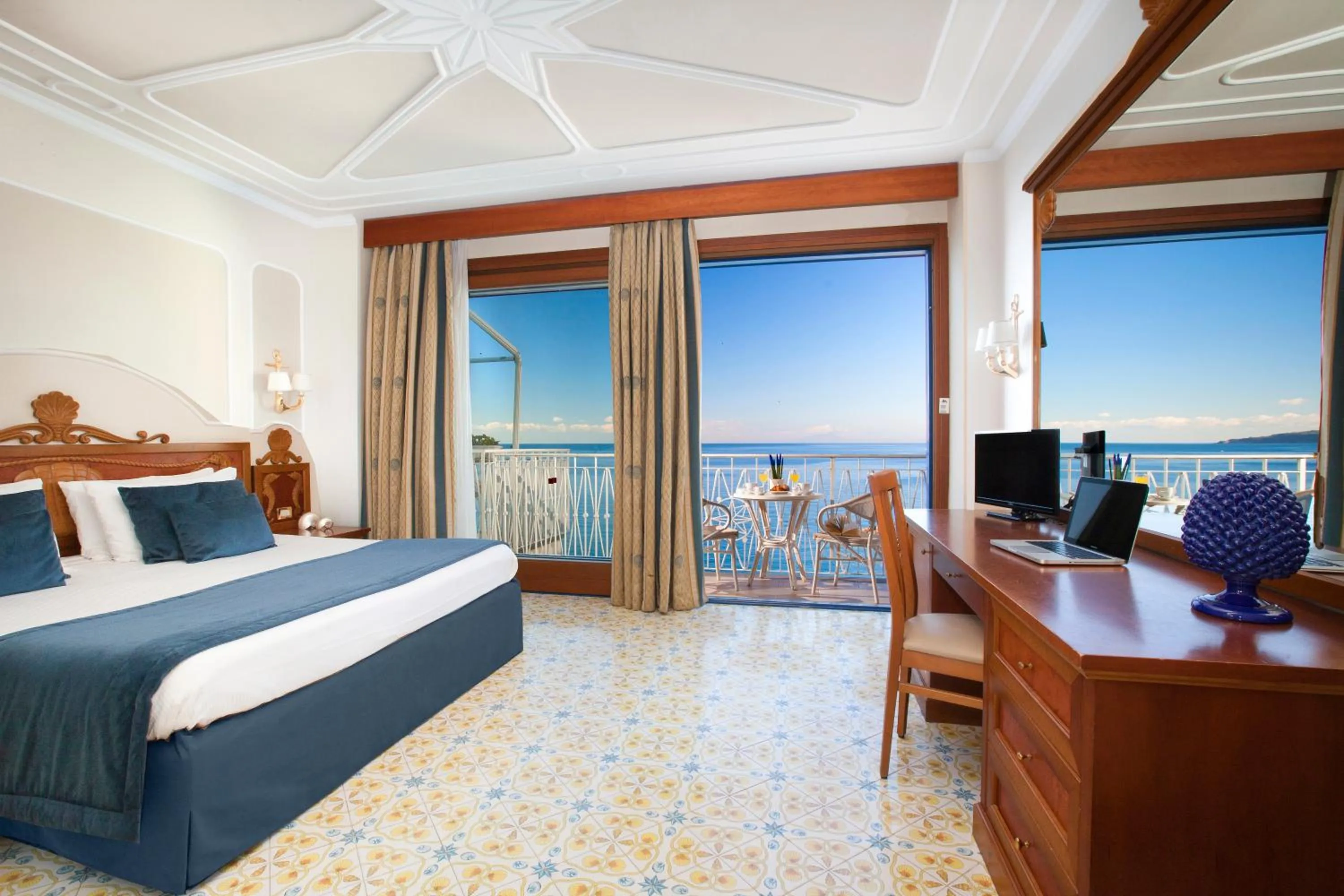 Bedroom, Bed in Mar Hotel Alimuri