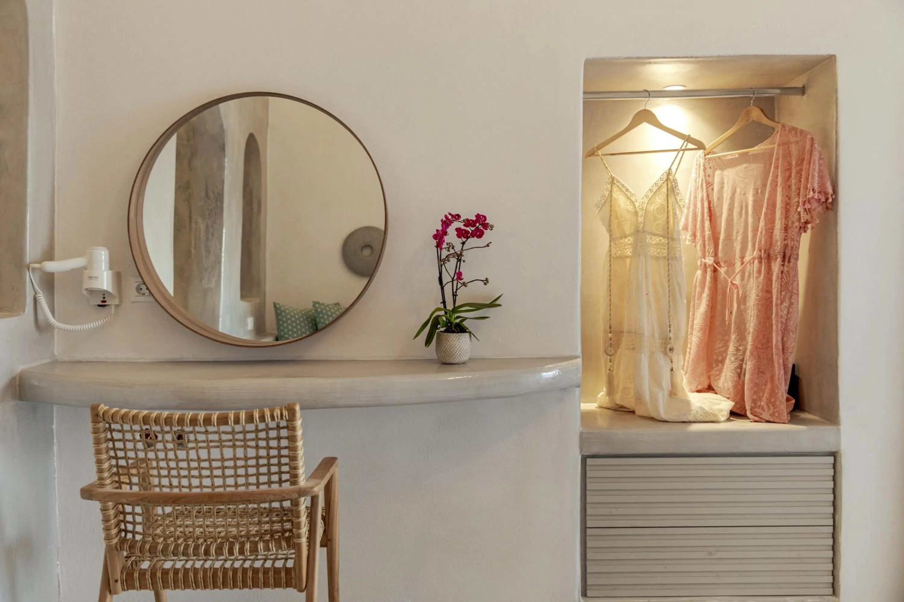 Bedroom in Kaleidoscope Imerovigli Suites