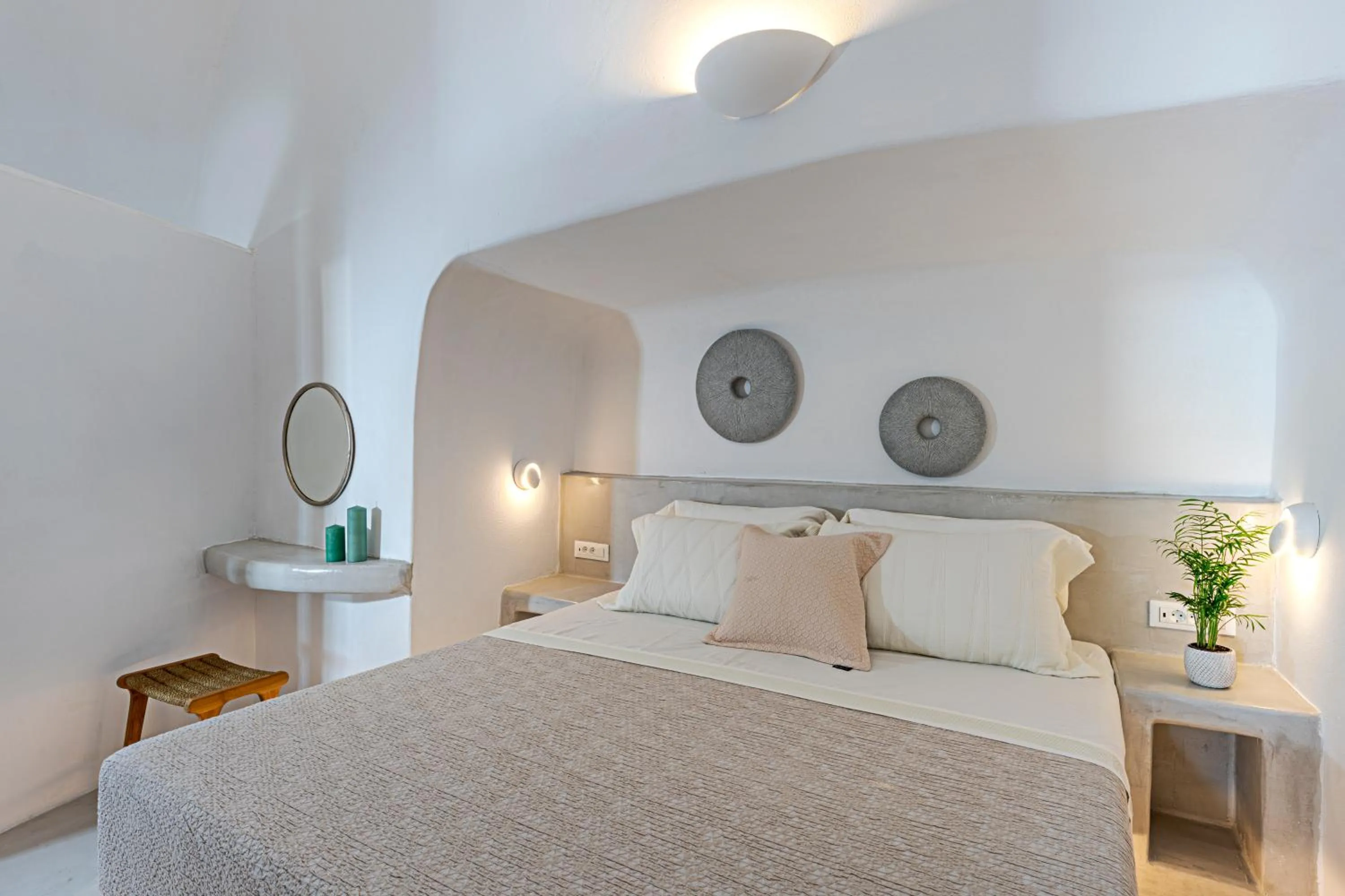 Bedroom, Bed in Kaleidoscope Imerovigli Suites