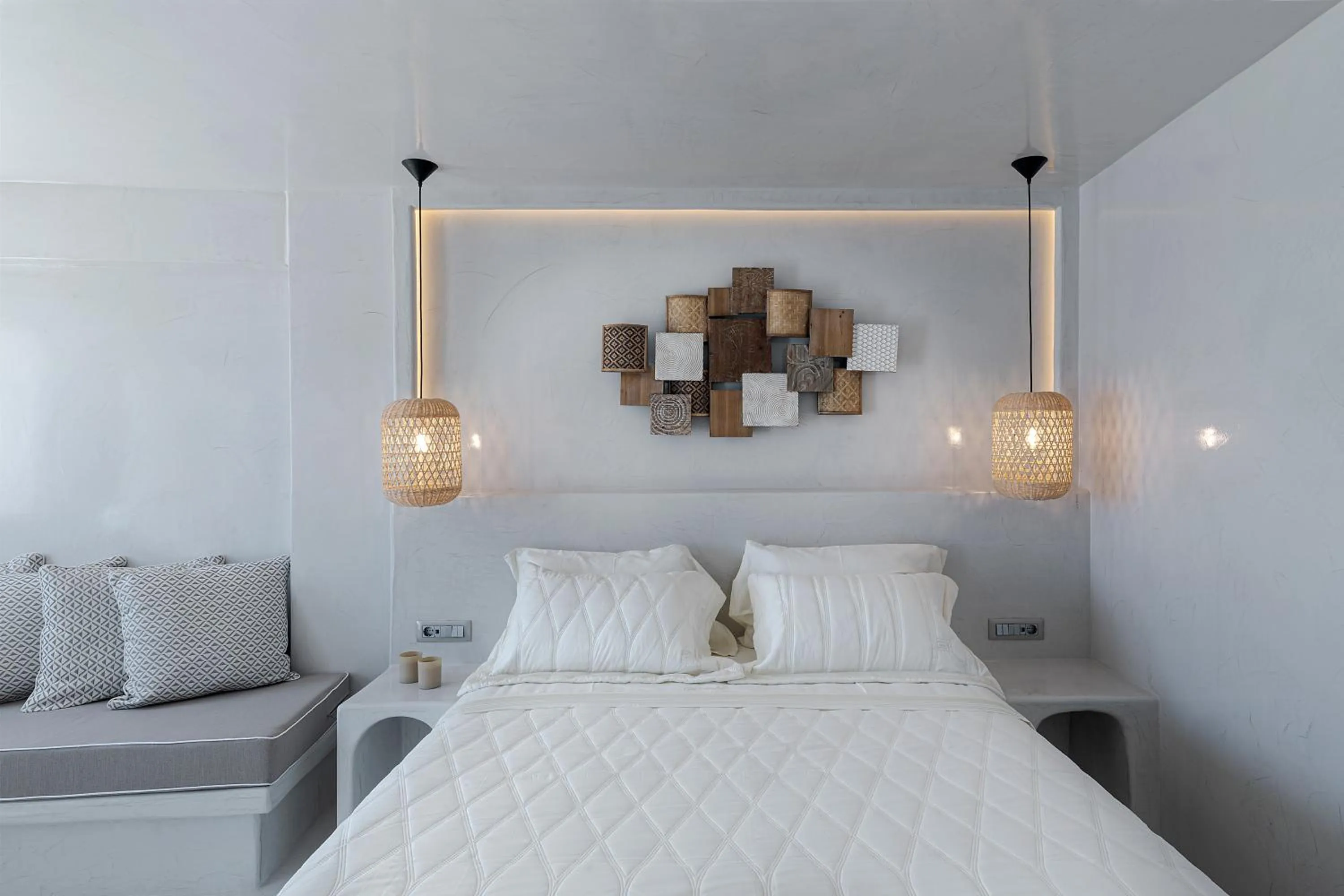 Bed in Kaleidoscope Imerovigli Suites