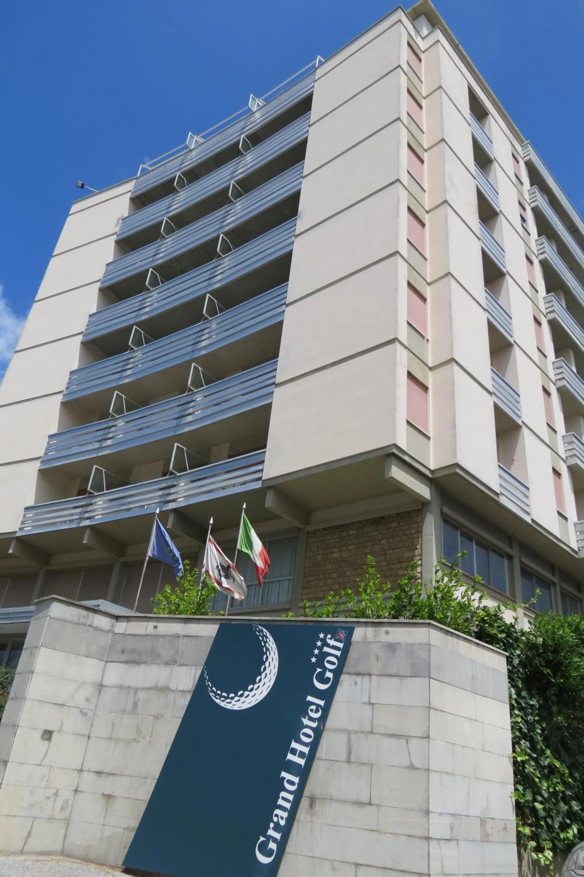 Facade/entrance in Grand Hotel Golf