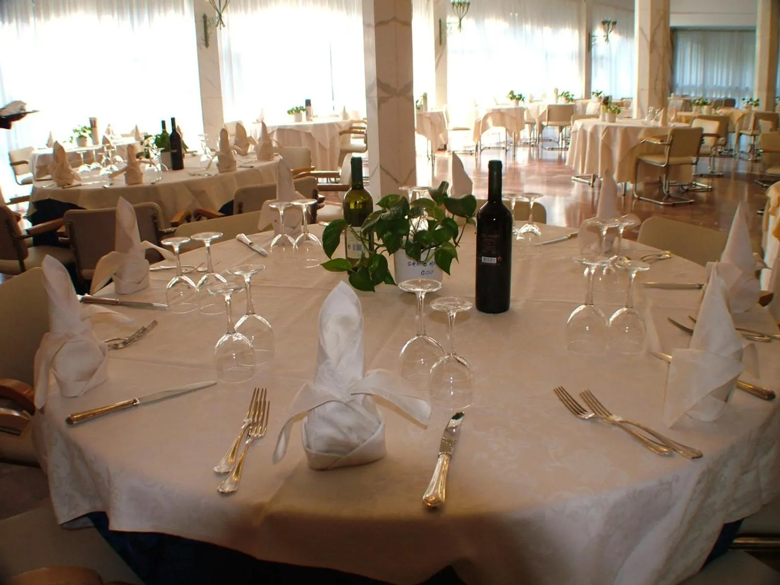 Restaurant/places to eat in Grand Hotel Golf